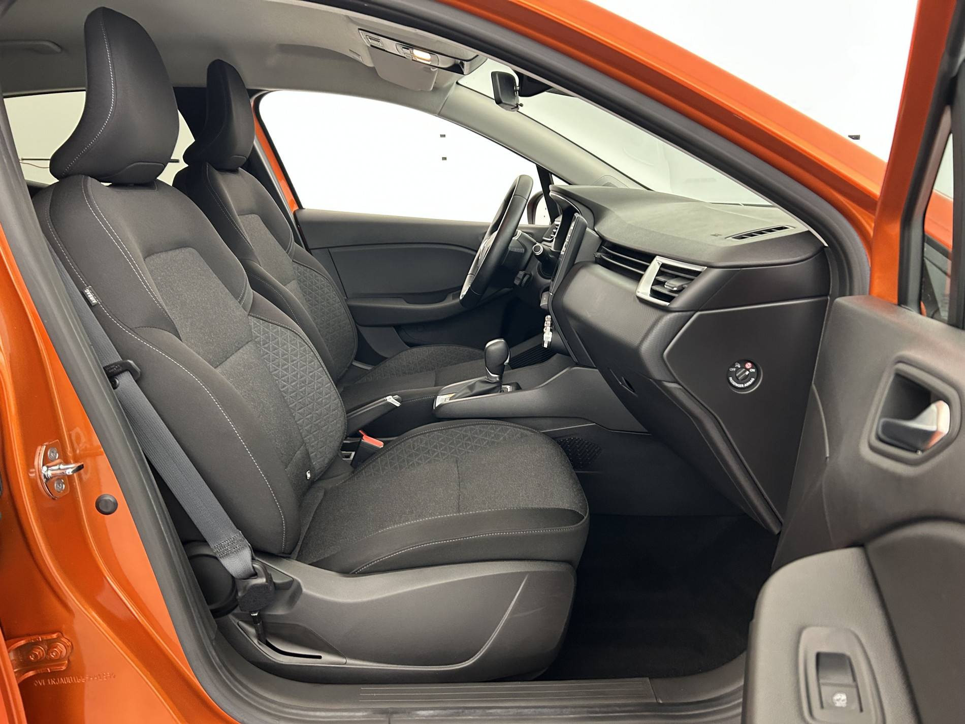 Vente en ligne Renault Clio 5 Clio E-Tech 140 au prix de 15 990 €