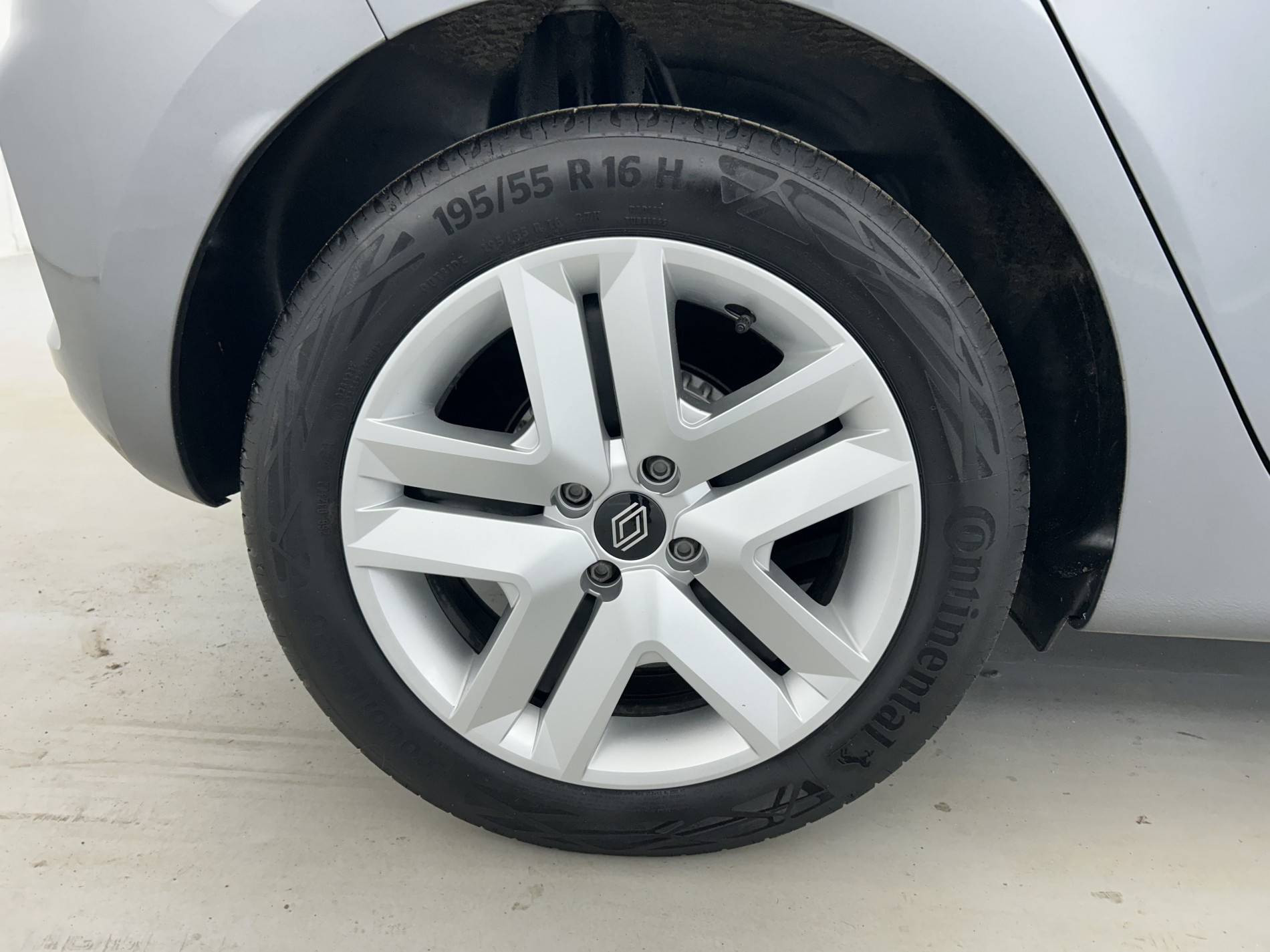 Vente en ligne Renault Clio 5 Clio TCe 90 au prix de 15 790 €