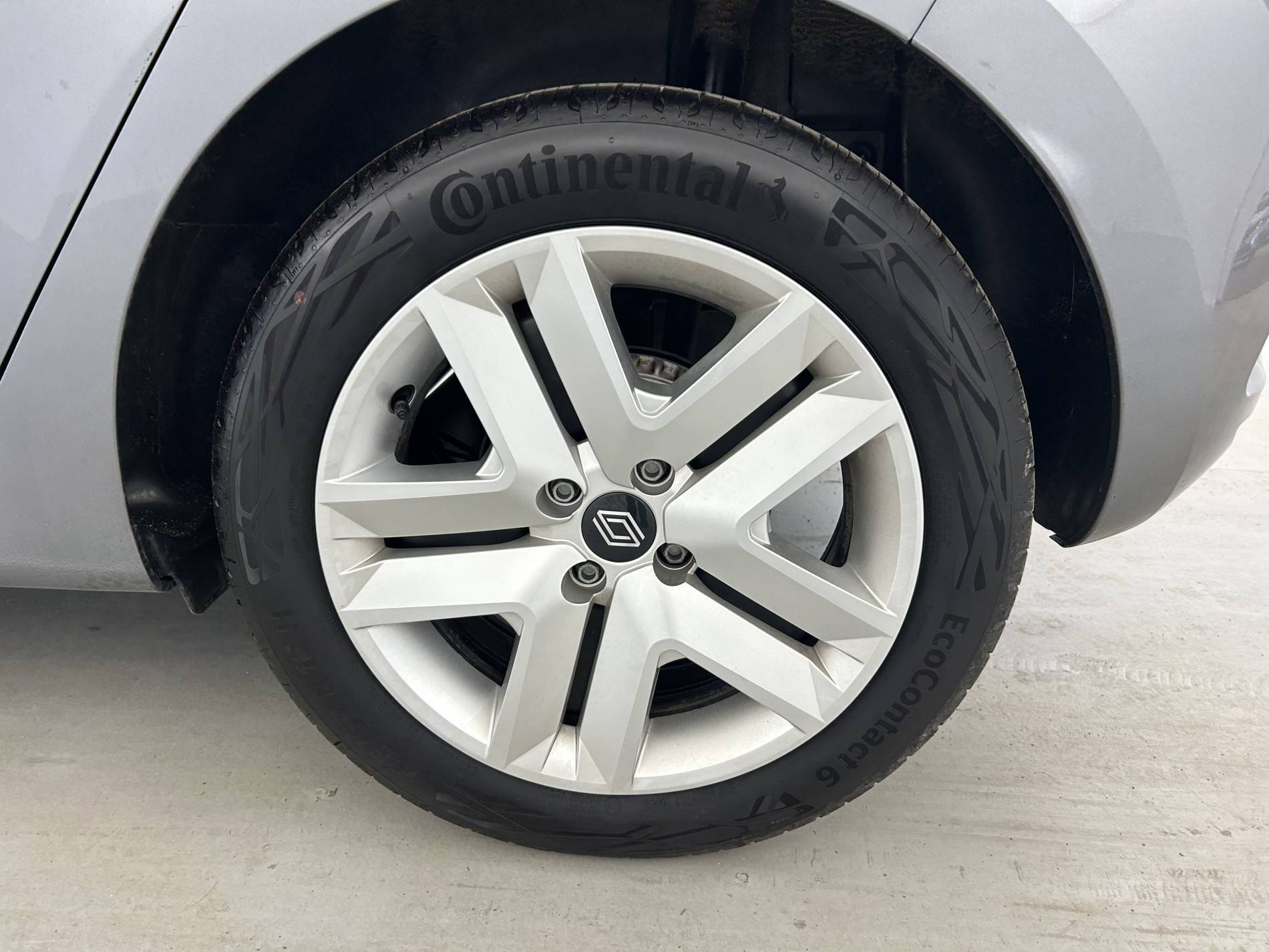 Vente en ligne Renault Clio 5 Clio TCe 90 au prix de 15 790 €