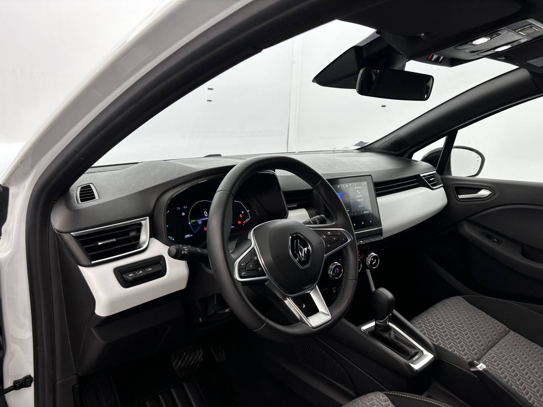 Vente en ligne Renault Clio 5 Clio E-Tech 140 - 21N au prix de 15 690 €