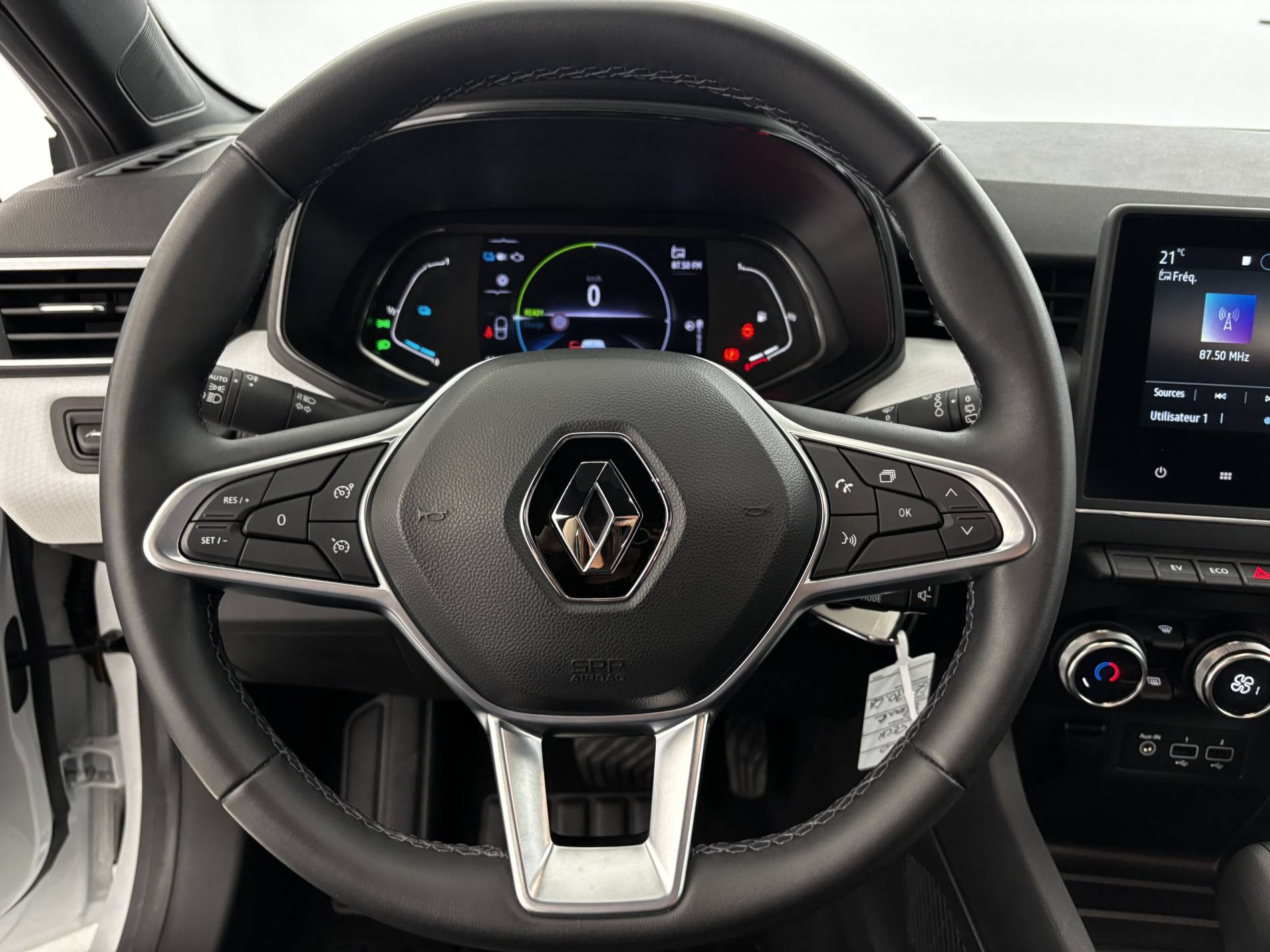 Vente en ligne Renault Clio 5 Clio E-Tech 140 - 21N au prix de 15 690 €