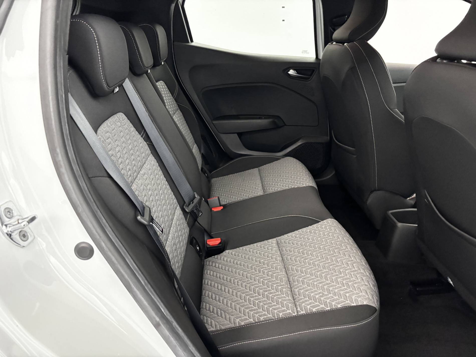 Vente en ligne Renault Clio 5 Clio E-Tech 140 - 21N au prix de 15 690 €