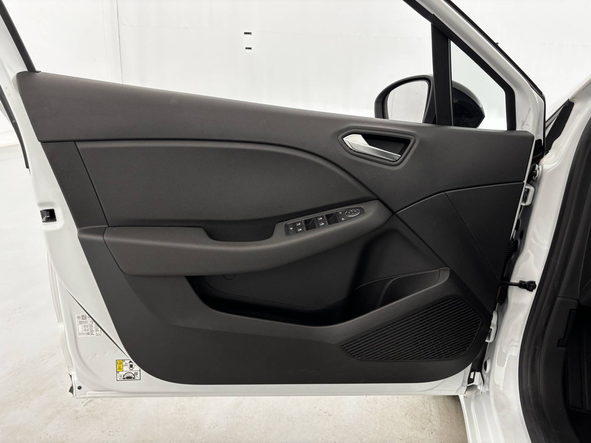 Vente en ligne Renault Clio 5 Clio E-Tech 140 - 21N au prix de 15 690 €