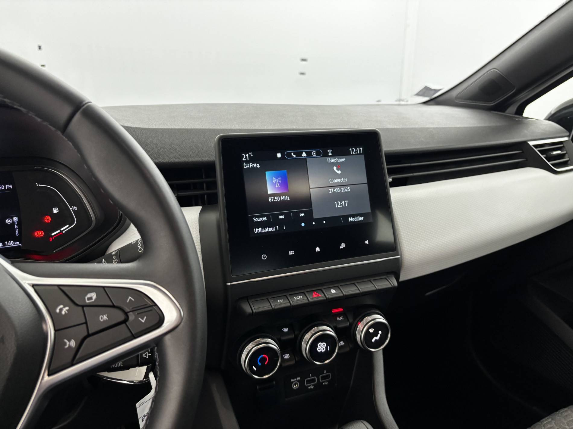 Vente en ligne Renault Clio 5 Clio E-Tech 140 - 21N au prix de 15 690 €