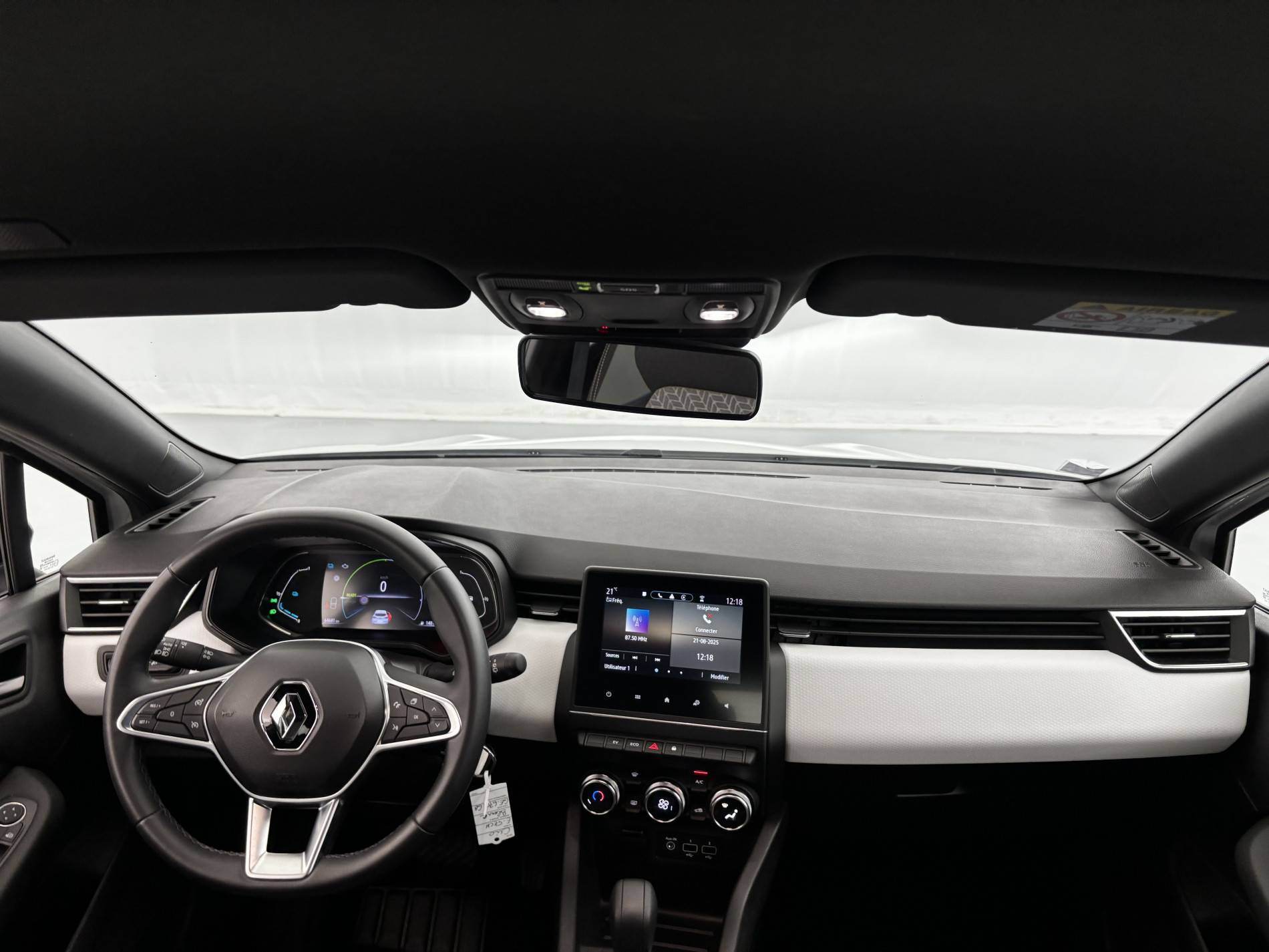 Vente en ligne Renault Clio 5 Clio E-Tech 140 - 21N au prix de 15 690 €