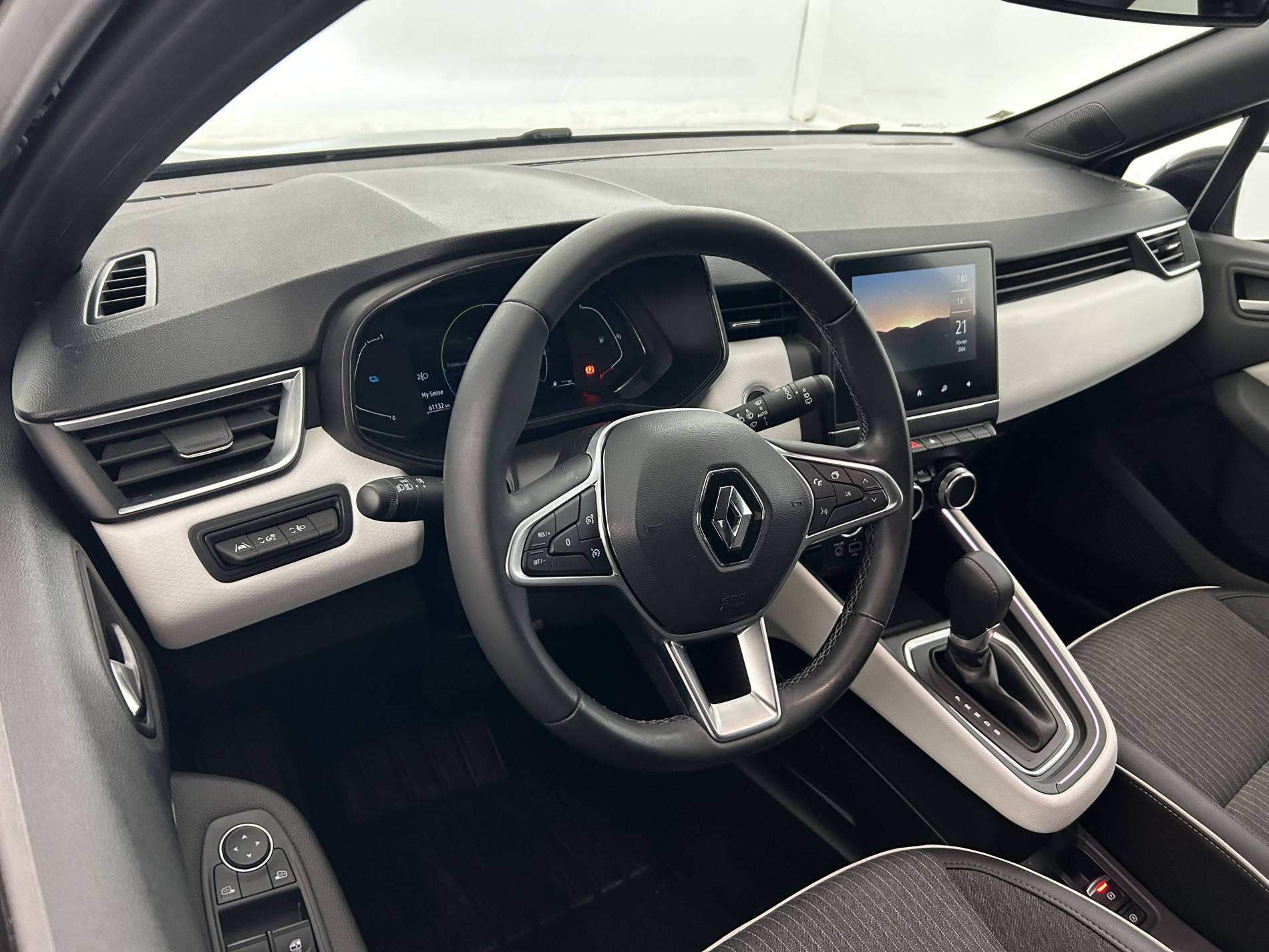 Vente en ligne Renault Clio 5 Clio E-Tech full hybrid 145 au prix de 17 390 €