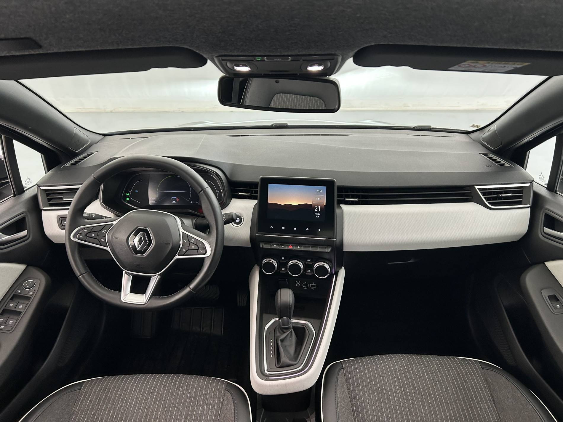 Vente en ligne Renault Clio 5 Clio E-Tech full hybrid 145 au prix de 17 390 €