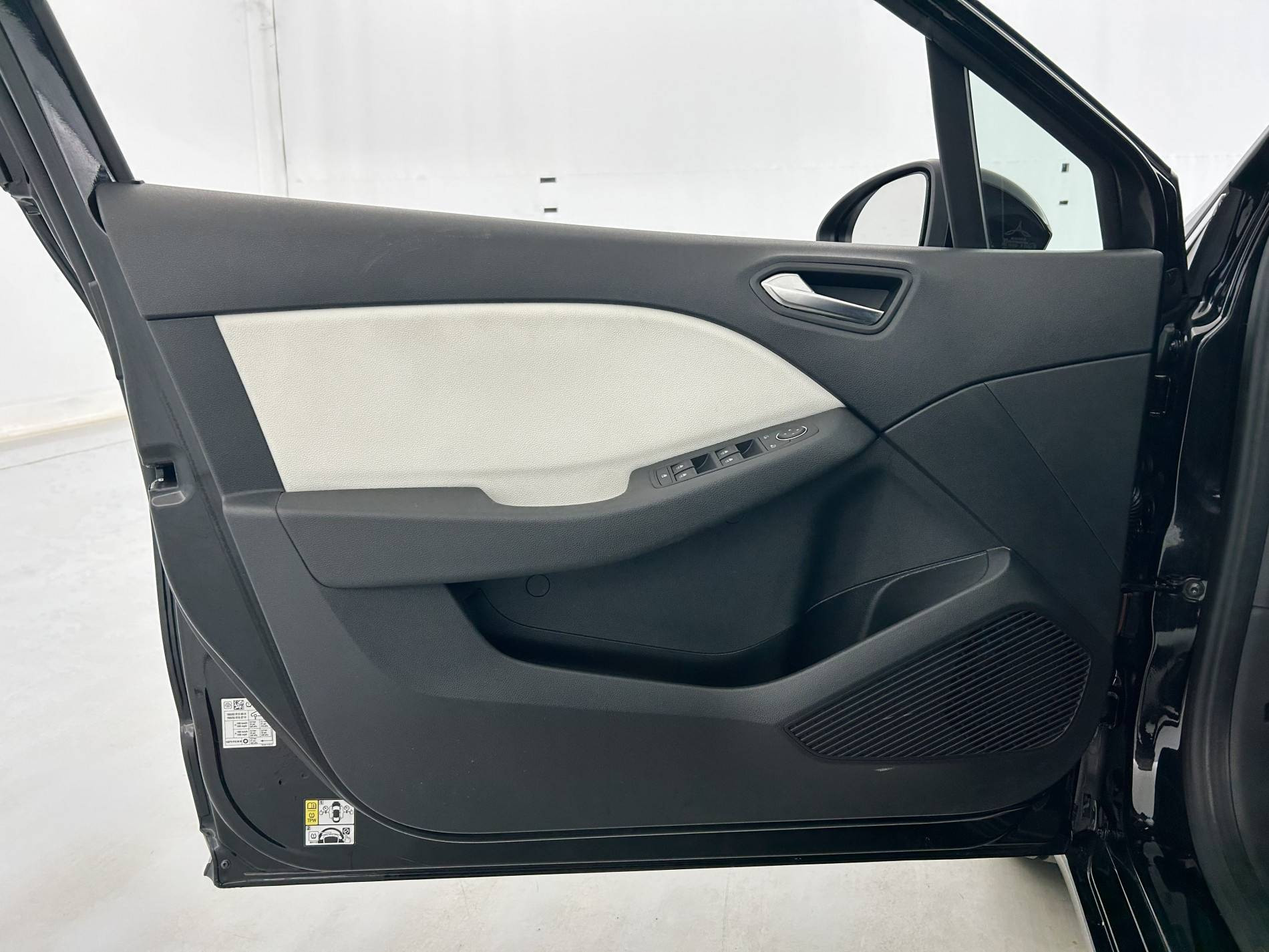 Vente en ligne Renault Clio 5 Clio E-Tech full hybrid 145 au prix de 17 390 €