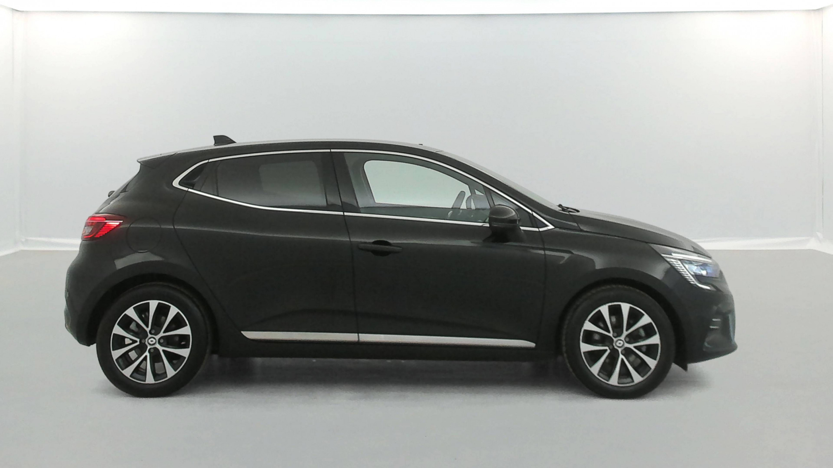 Vente en ligne Renault Clio 5 Clio E-Tech full hybrid 145 au prix de 17 390 €