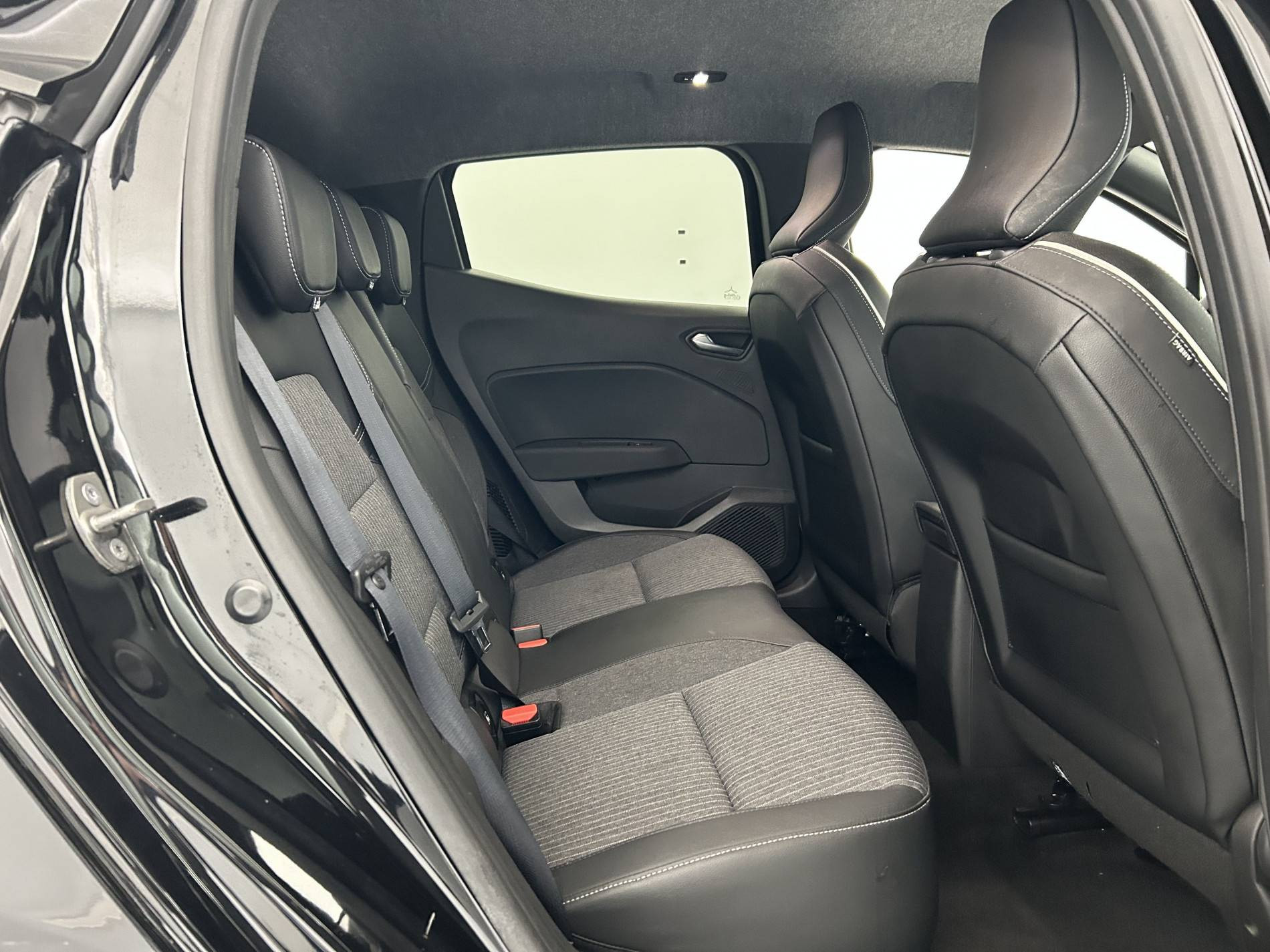 Vente en ligne Renault Clio 5 Clio E-Tech full hybrid 145 au prix de 17 390 €