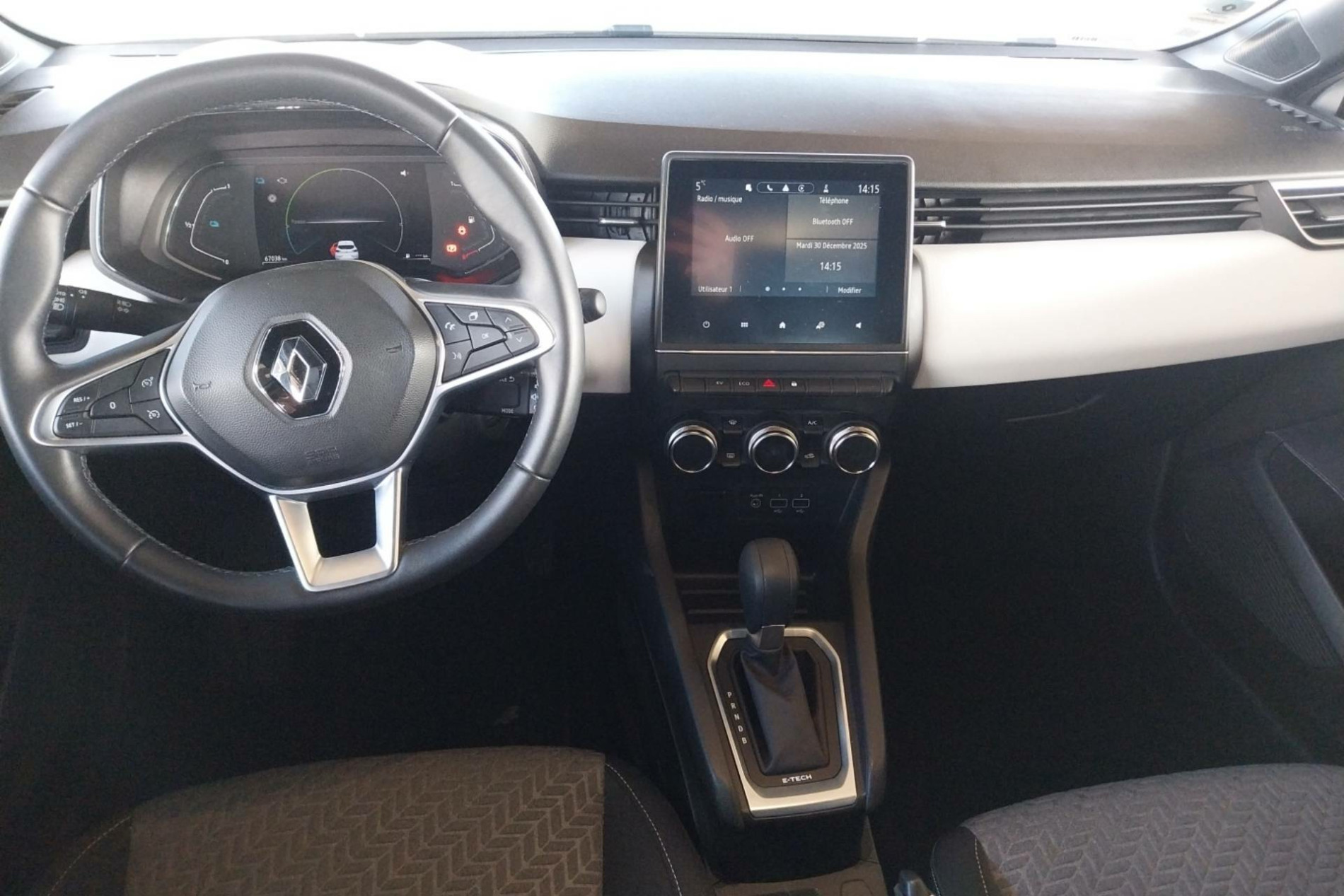 Vente en ligne Renault Clio 5 Clio E-Tech 140 - 21N au prix de 15 990 €