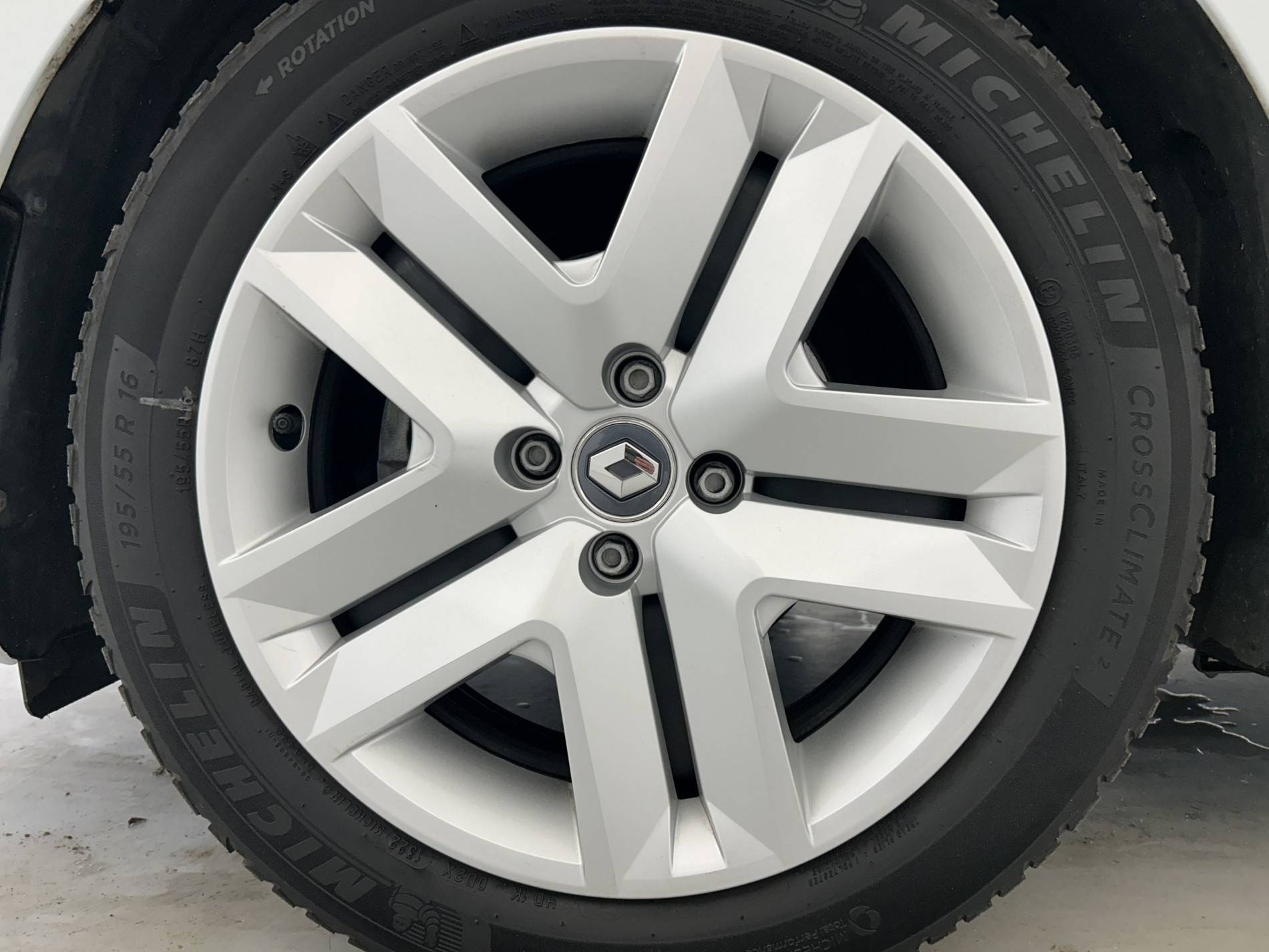 Vente en ligne Renault Clio 5 Clio TCe 100 GPL - 21N au prix de 13 990 €