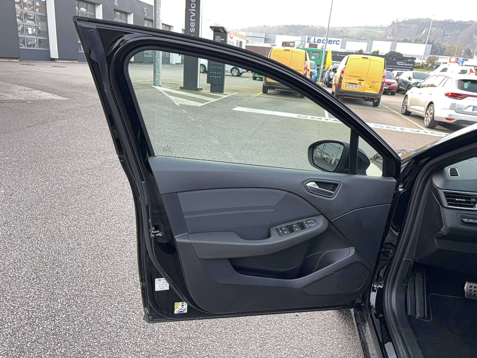 Vente en ligne Renault Clio 5 Clio E-Tech full hybrid 145 ch GSR2 au prix de 22 500 €