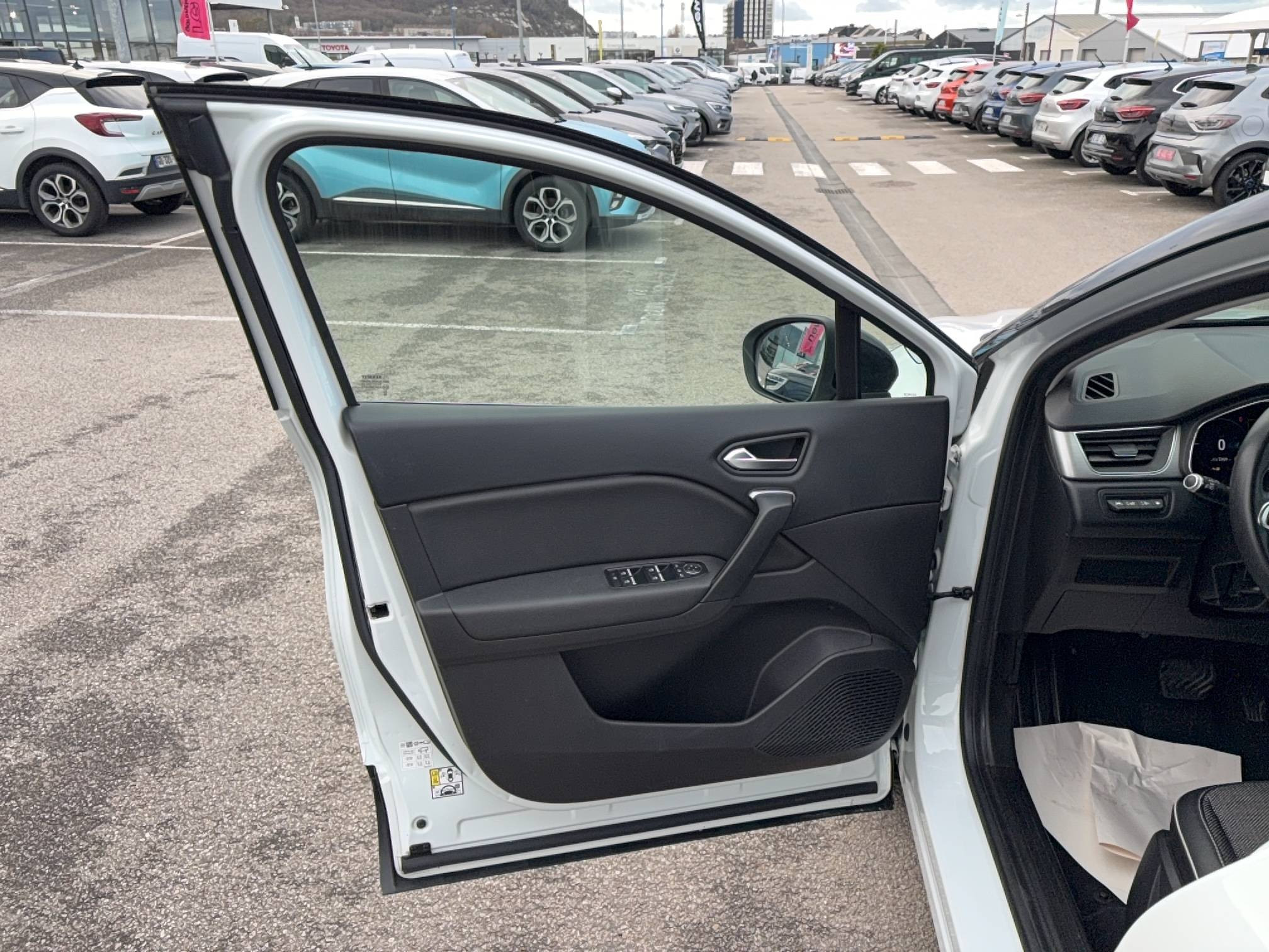 Vente en ligne Renault Captur  E-Tech Plug-in 160 au prix de 17 490 €