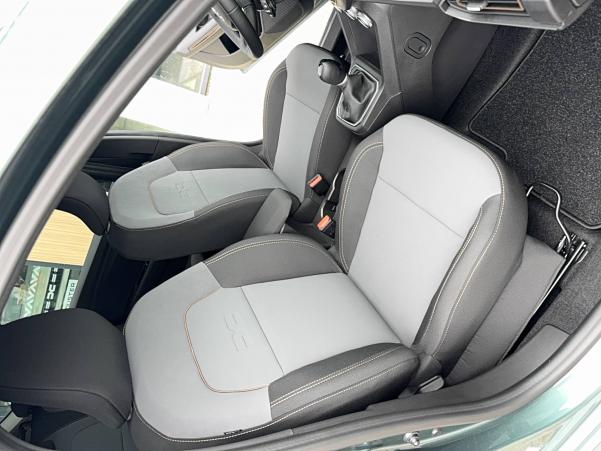 Vente en ligne Dacia Jogger  Hybrid 140 5 places GSR2 au prix de 25 900 €