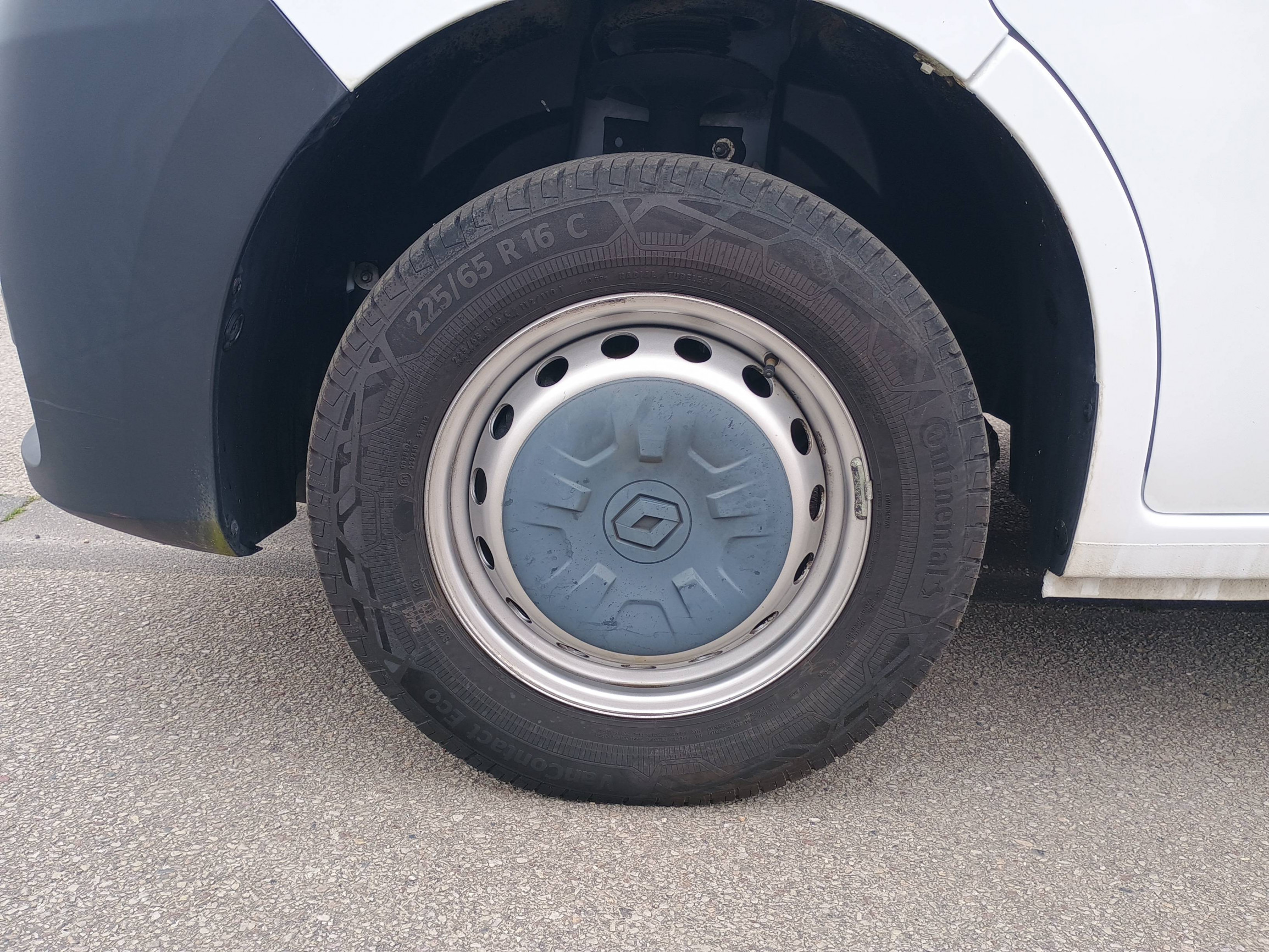 Vente en ligne Renault Master Fourgon MASTER FGN TRAC F3500 L2H3 DCI 135 au prix de 23 990 €