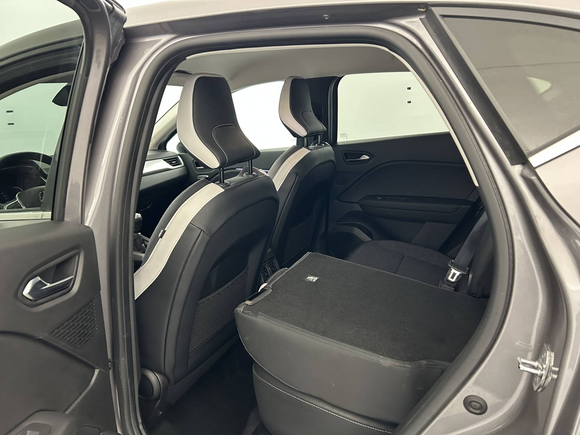 Vente en ligne Renault Captur  TCe 140 - 21 au prix de 17 990 €