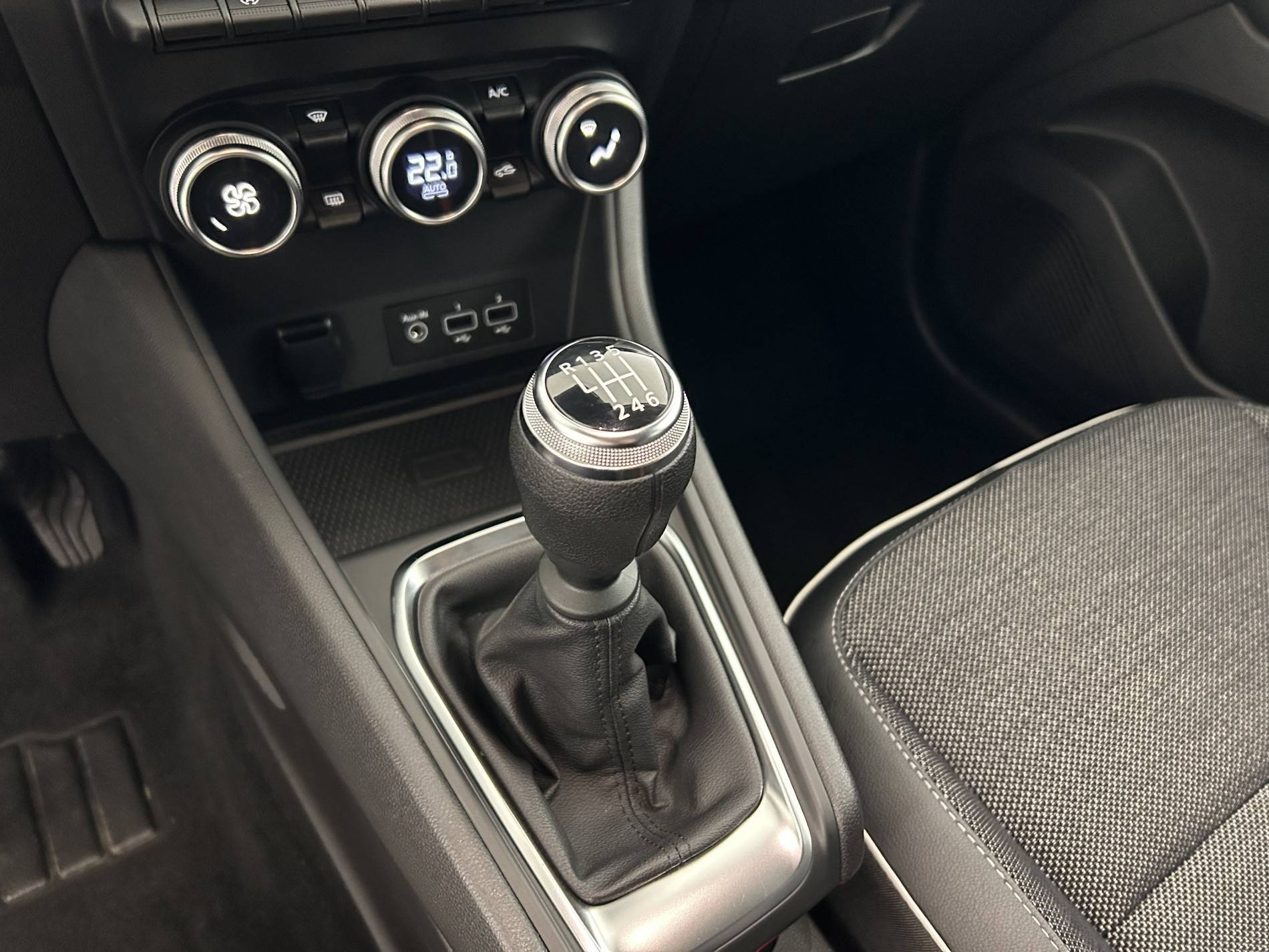 Vente en ligne Renault Captur  TCe 140 - 21 au prix de 17 990 €