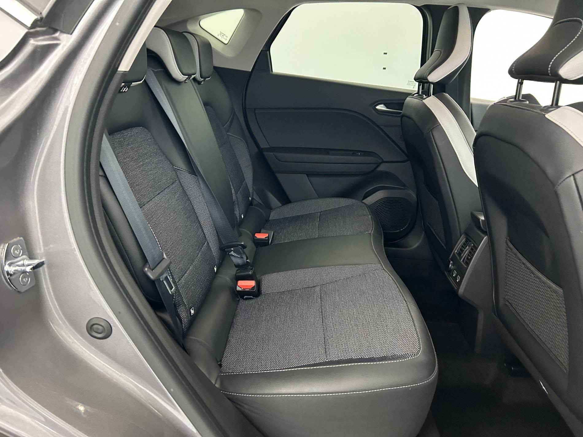 Vente en ligne Renault Captur  TCe 140 - 21 au prix de 17 990 €