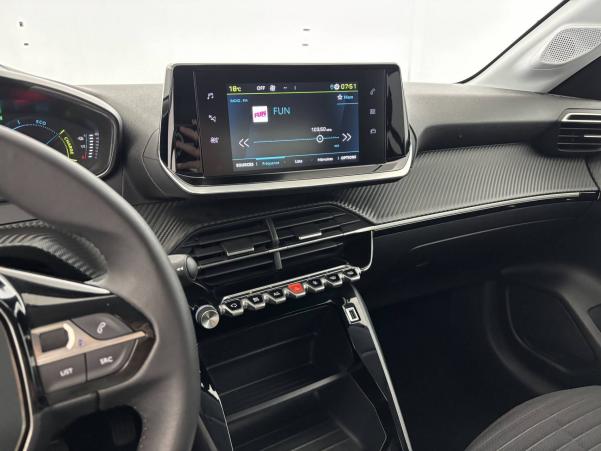 Vente en ligne Peugeot E-208  50 kWh 136ch au prix de 16 490 €