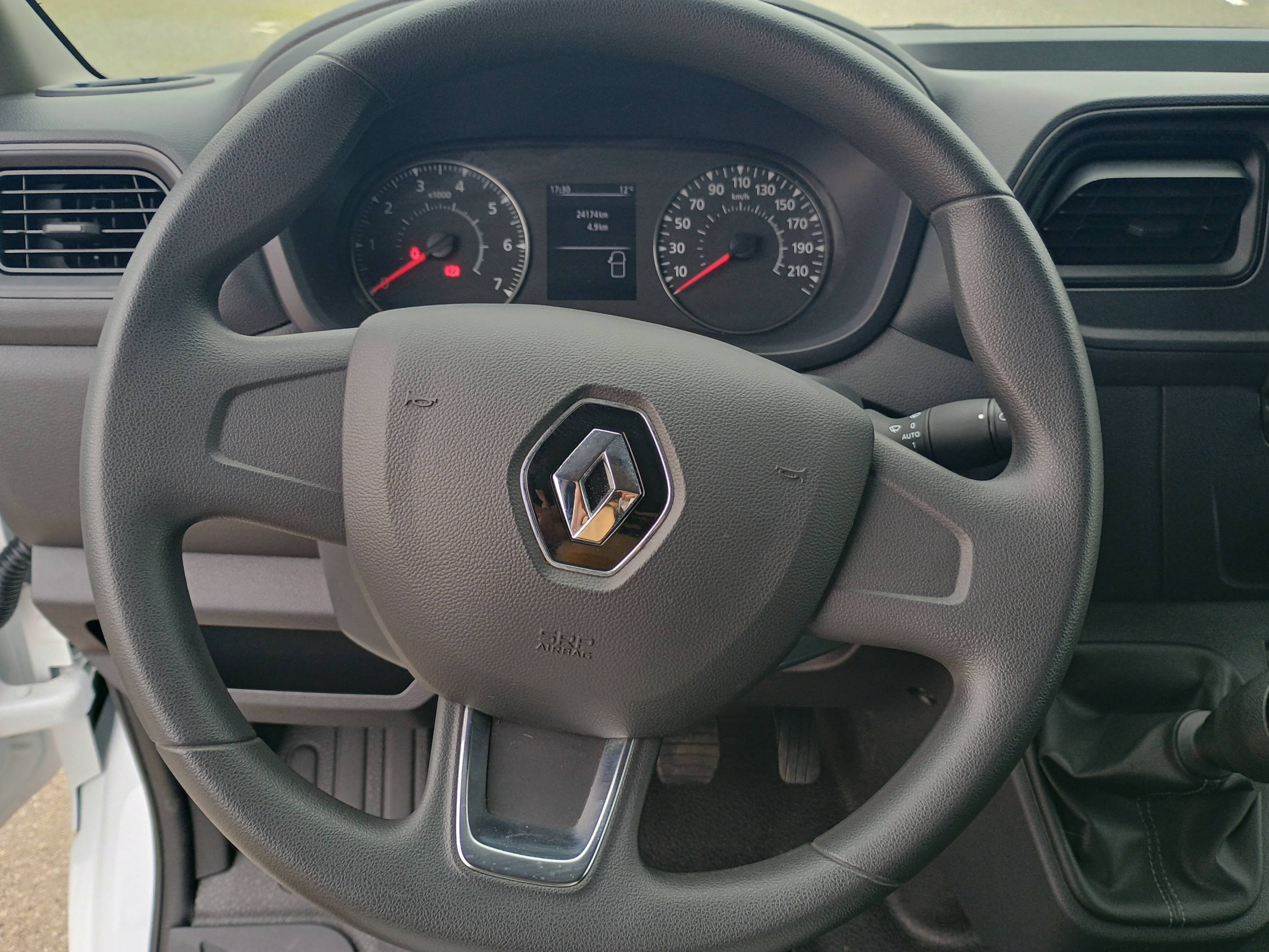 Vente en ligne Renault Master Fourgon MASTER FGN TRAC F3500 L2H3 DCI 135 au prix de 23 990 €