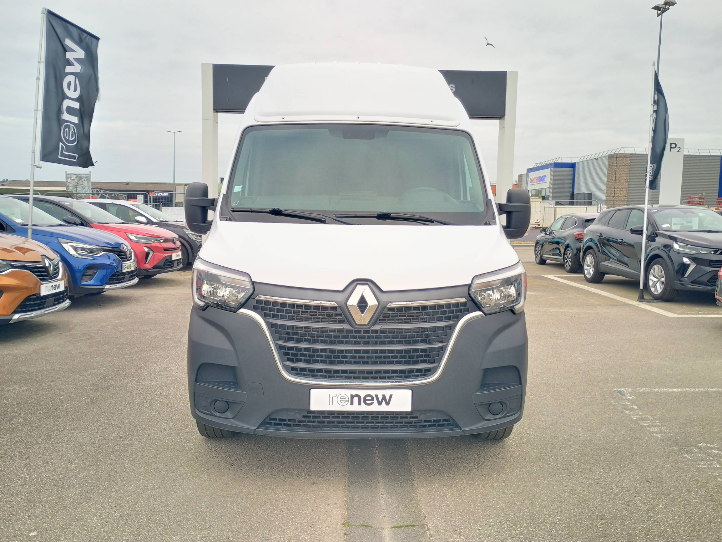 Vente en ligne Renault Master Fourgon MASTER FGN TRAC F3500 L2H3 DCI 135 au prix de 23 990 €