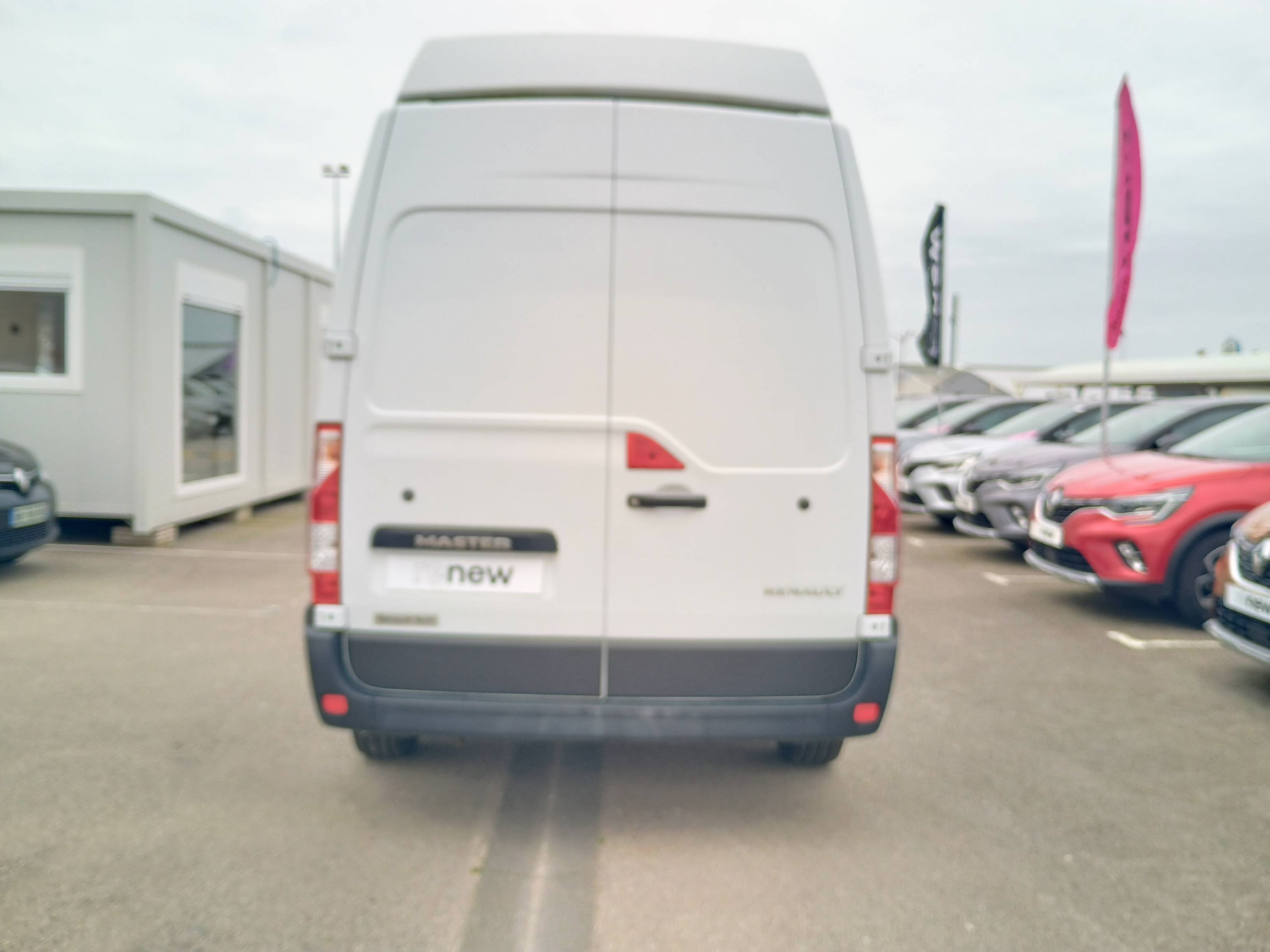 Vente en ligne Renault Master Fourgon MASTER FGN TRAC F3500 L2H3 DCI 135 au prix de 23 990 €