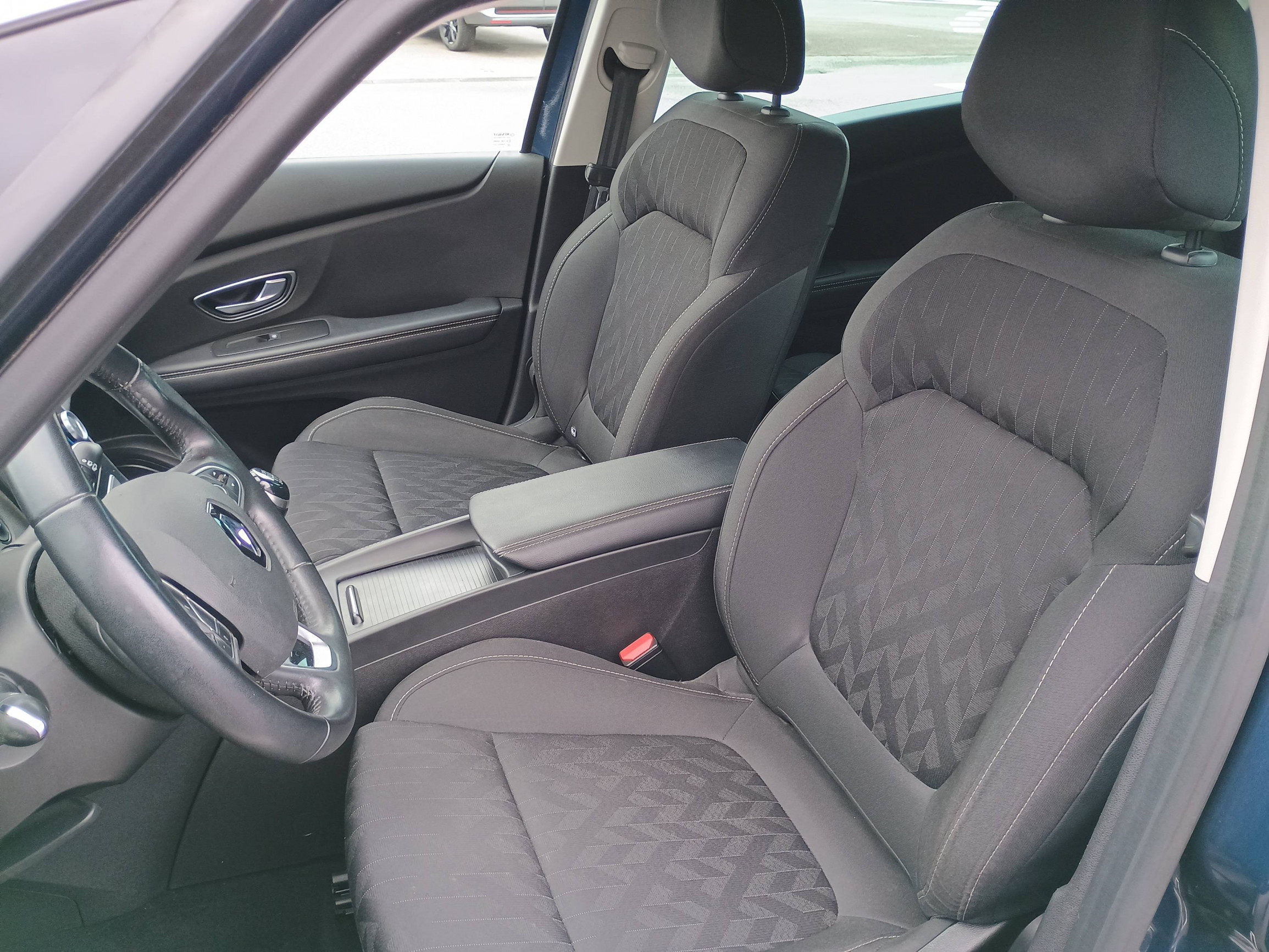 Vente en ligne Renault Scenic 4 Scenic Blue dCi 120 au prix de 14 790 €