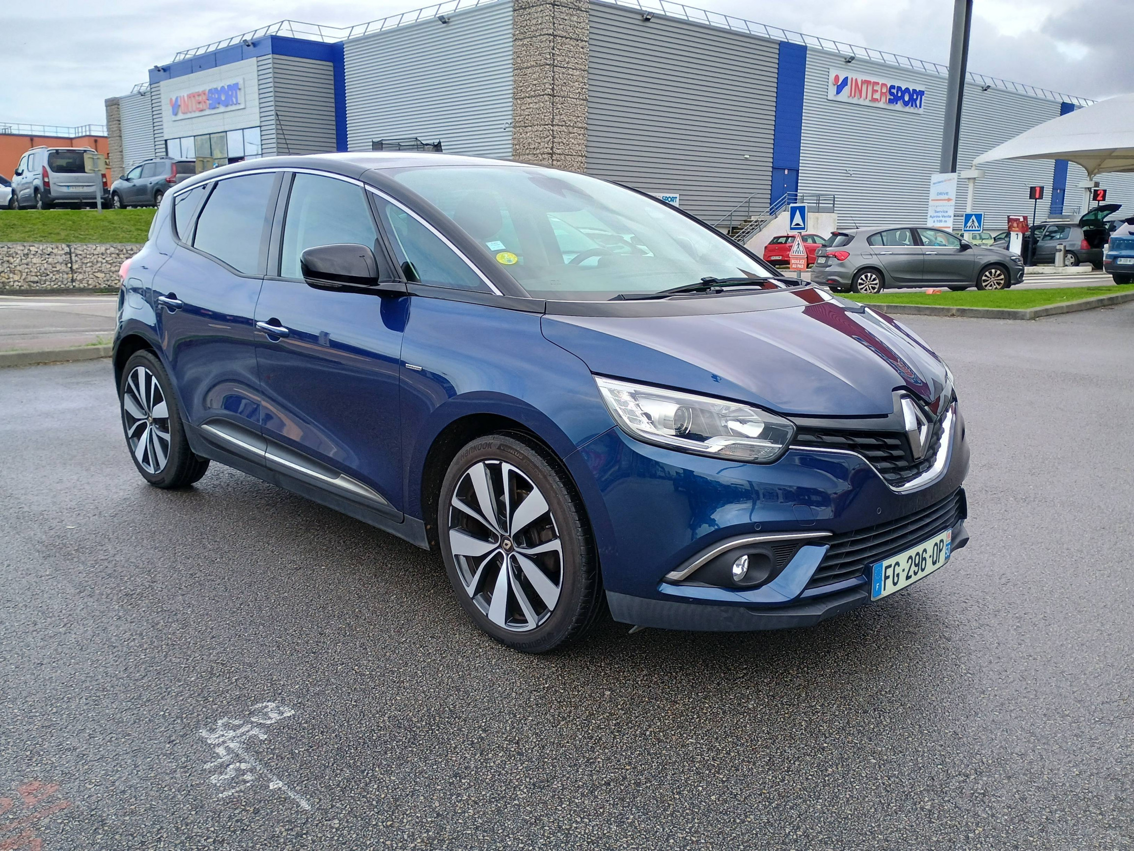 Vente en ligne Renault Scenic 4 Scenic Blue dCi 120 au prix de 14 790 €