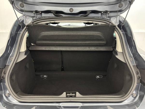 Vente en ligne Renault Clio 4 Clio TCe 90 E6C au prix de 12 590 €