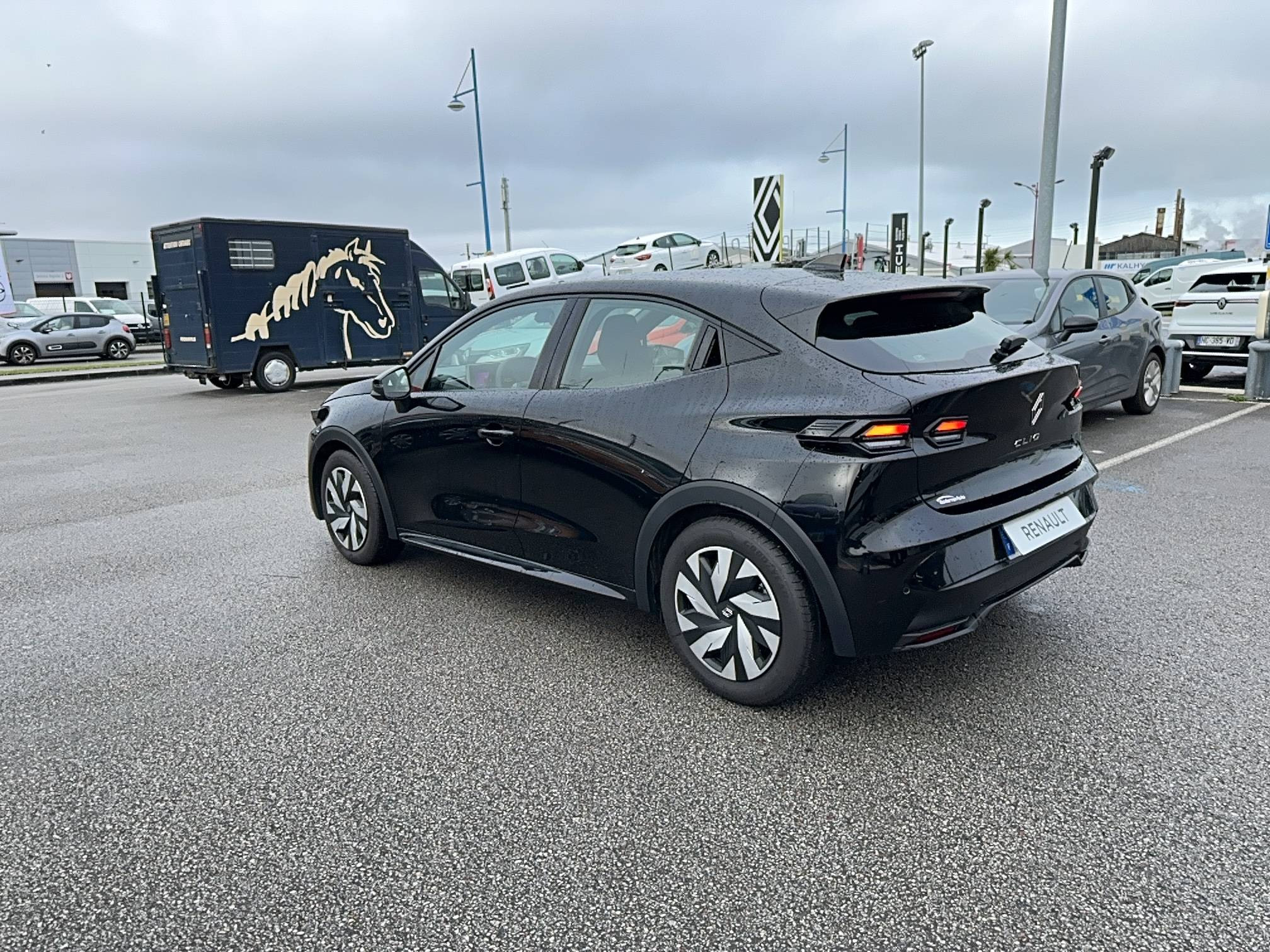Vente en ligne Renault Clio 6 Clio E-Tech full hybrid 160 ch au prix de 24 600 €