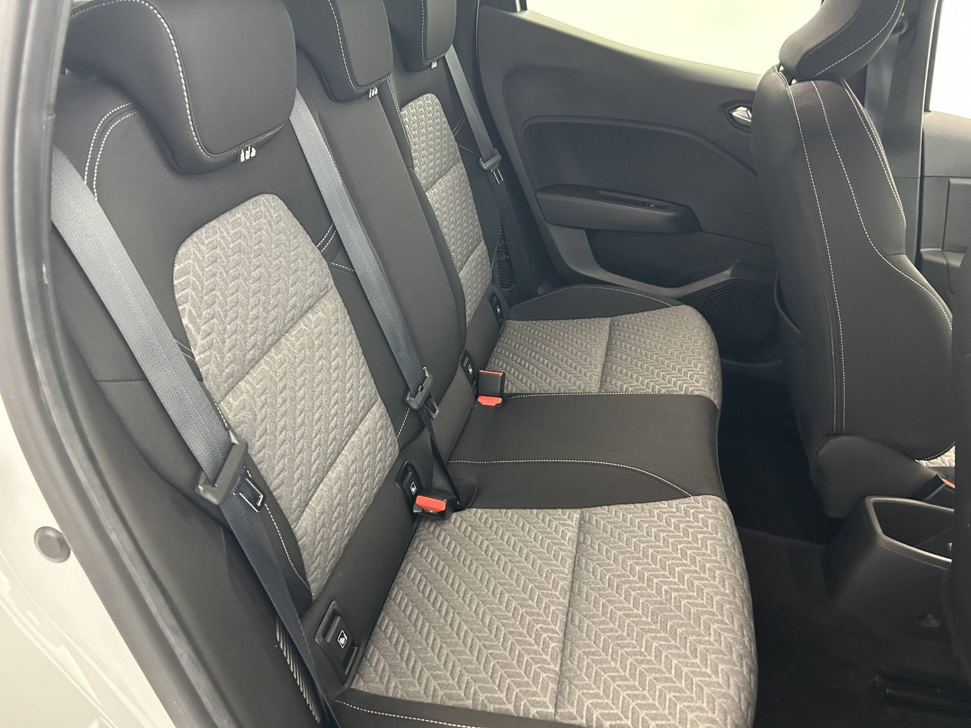 Vente en ligne Renault Clio 5 Clio E-Tech 140 - 21N au prix de 15 790 €