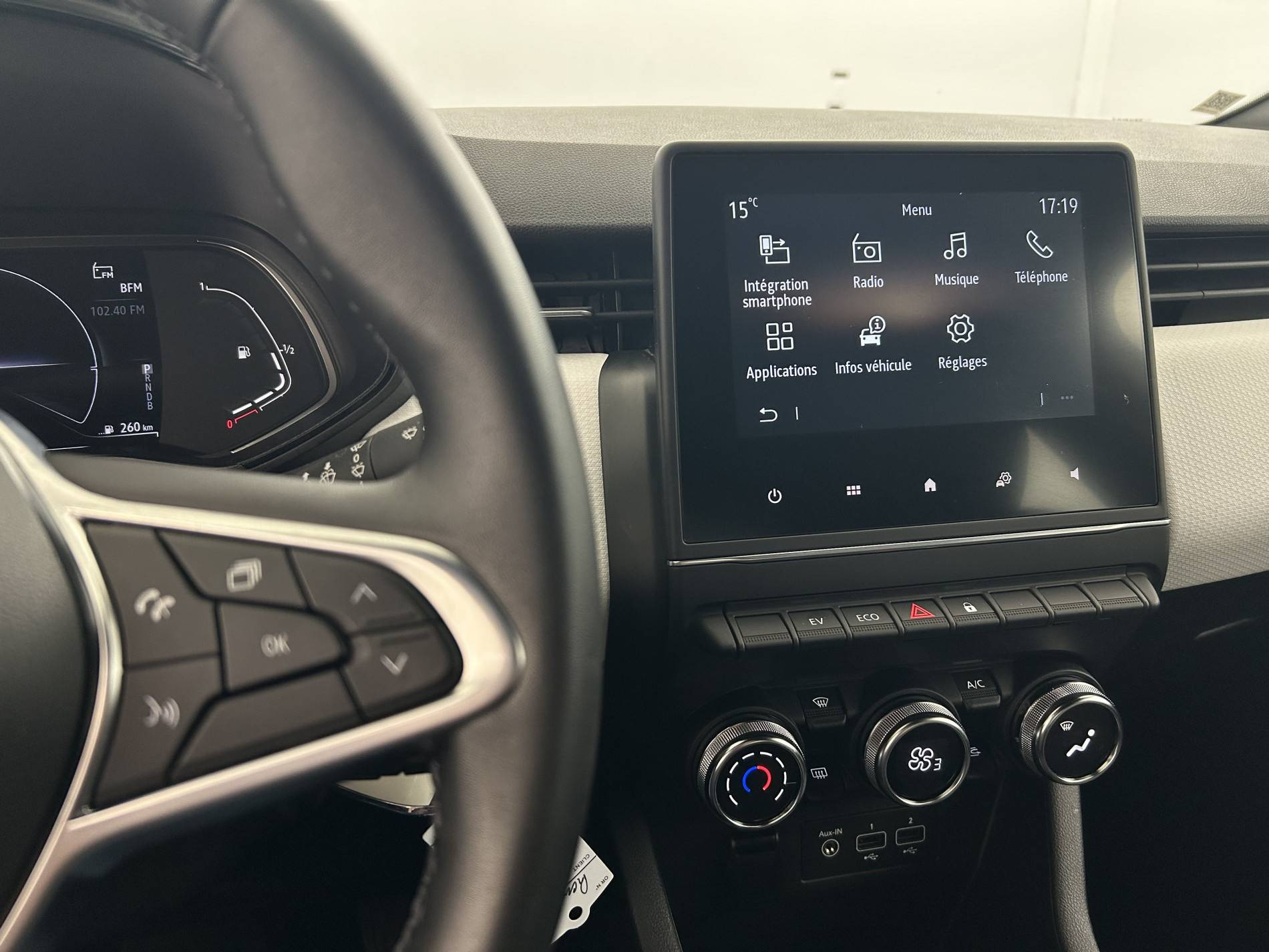 Vente en ligne Renault Clio 5 Clio E-Tech 140 - 21N au prix de 15 790 €