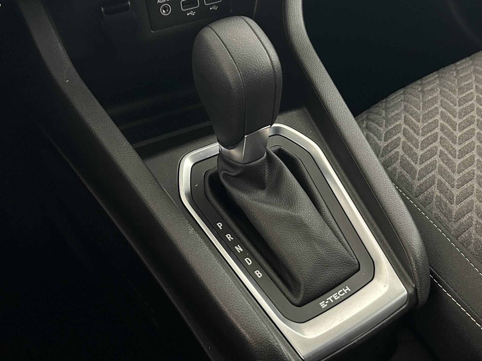 Vente en ligne Renault Clio 5 Clio E-Tech 140 - 21N au prix de 15 790 €