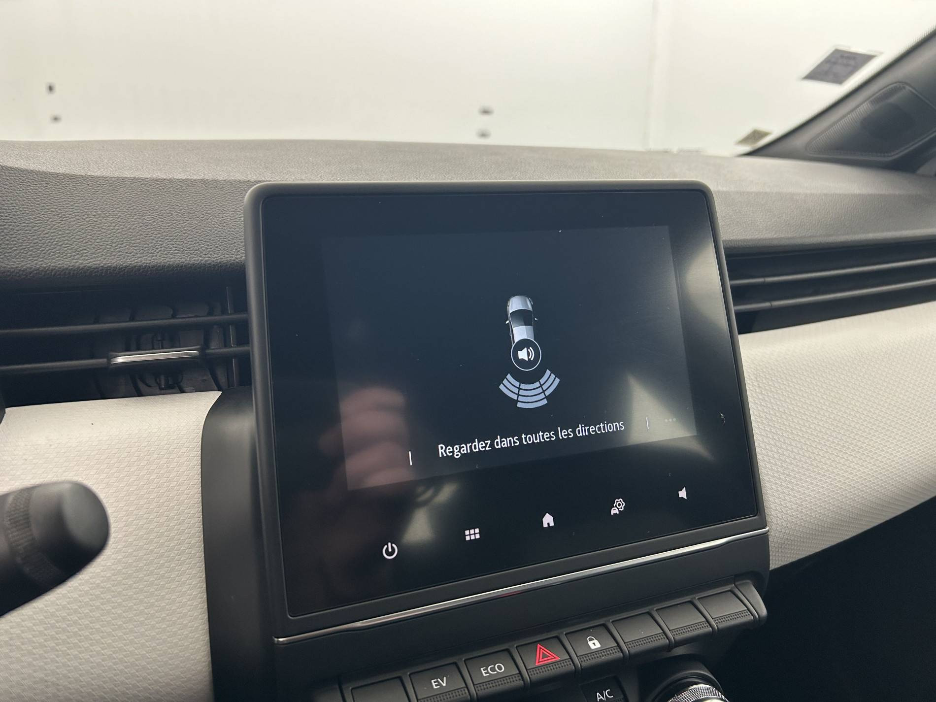 Vente en ligne Renault Clio 5 Clio E-Tech 140 - 21N au prix de 15 790 €