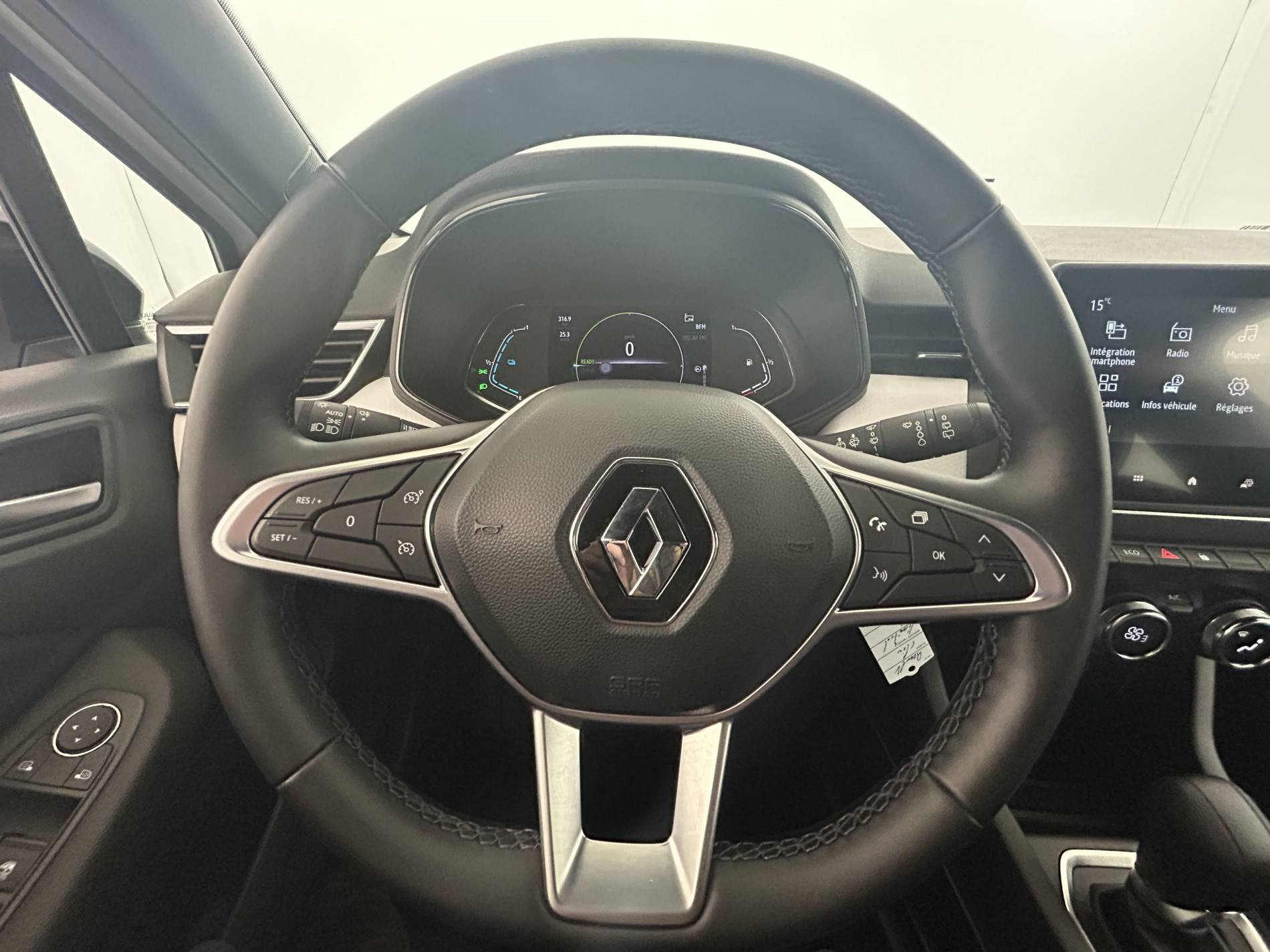 Vente en ligne Renault Clio 5 Clio E-Tech 140 - 21N au prix de 15 790 €