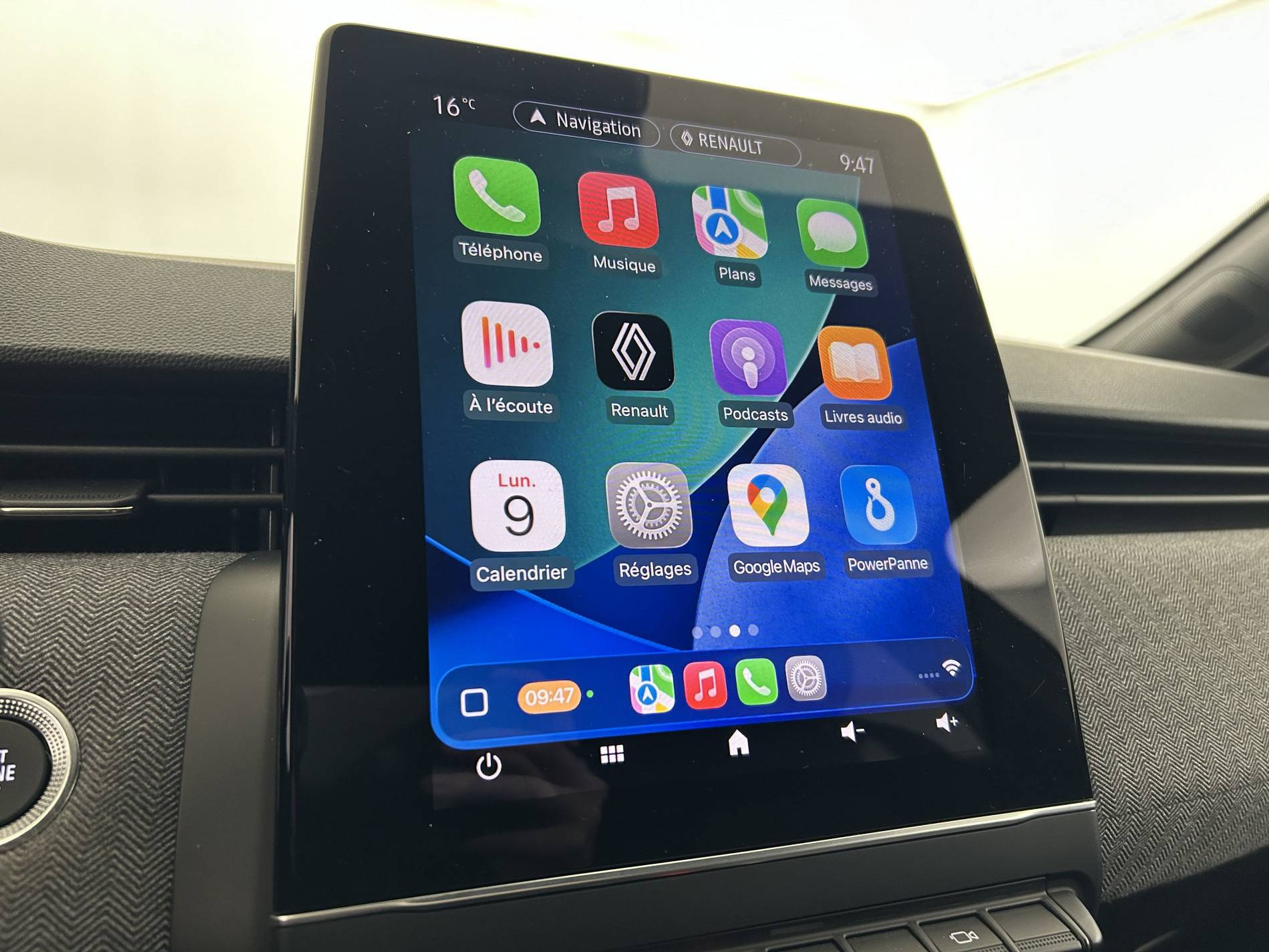 Vente en ligne Renault Clio 5 Clio E-Tech full hybrid 145 au prix de 19 690 €