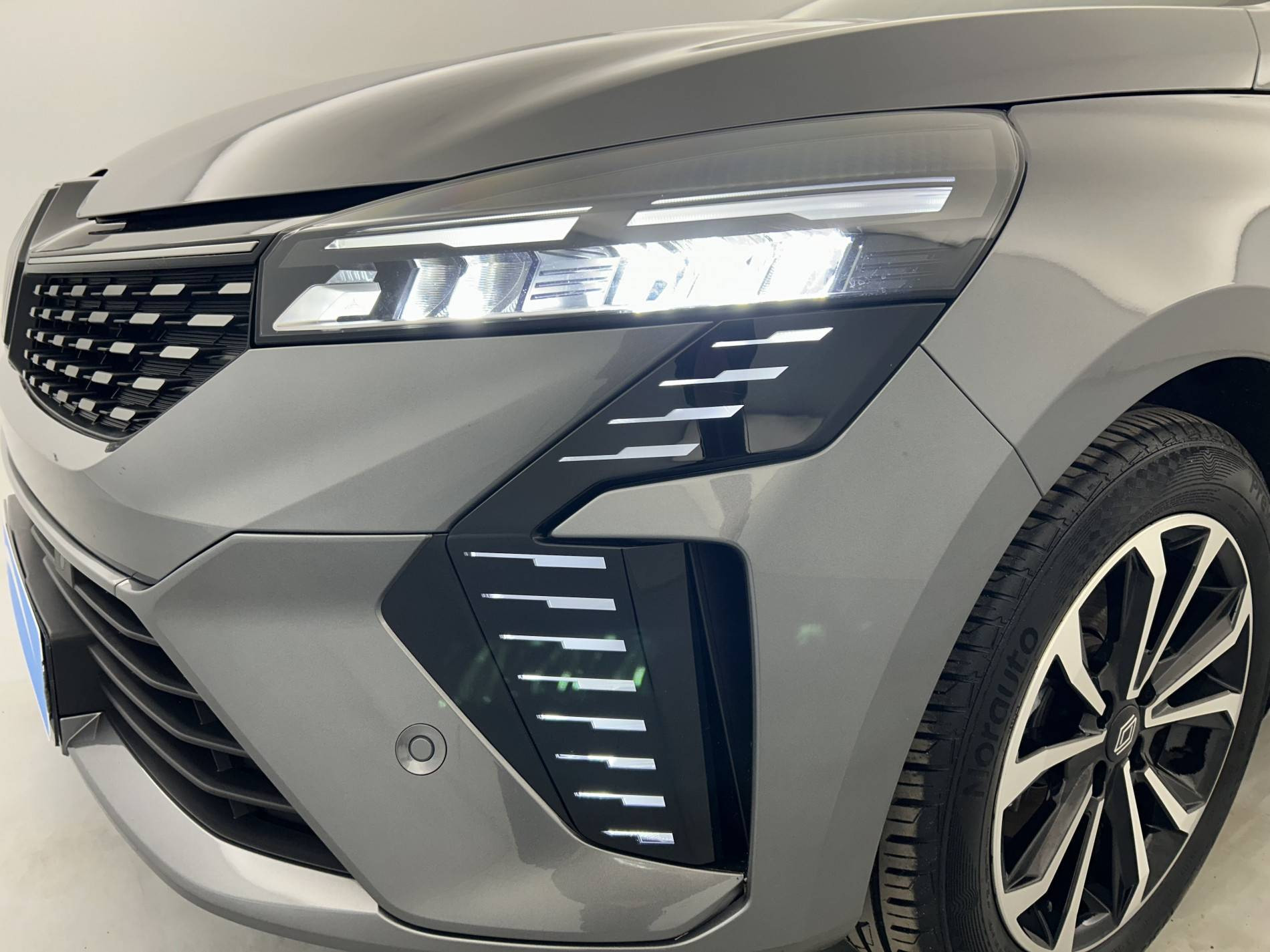 Vente en ligne Renault Clio 5 Clio E-Tech full hybrid 145 au prix de 19 690 €