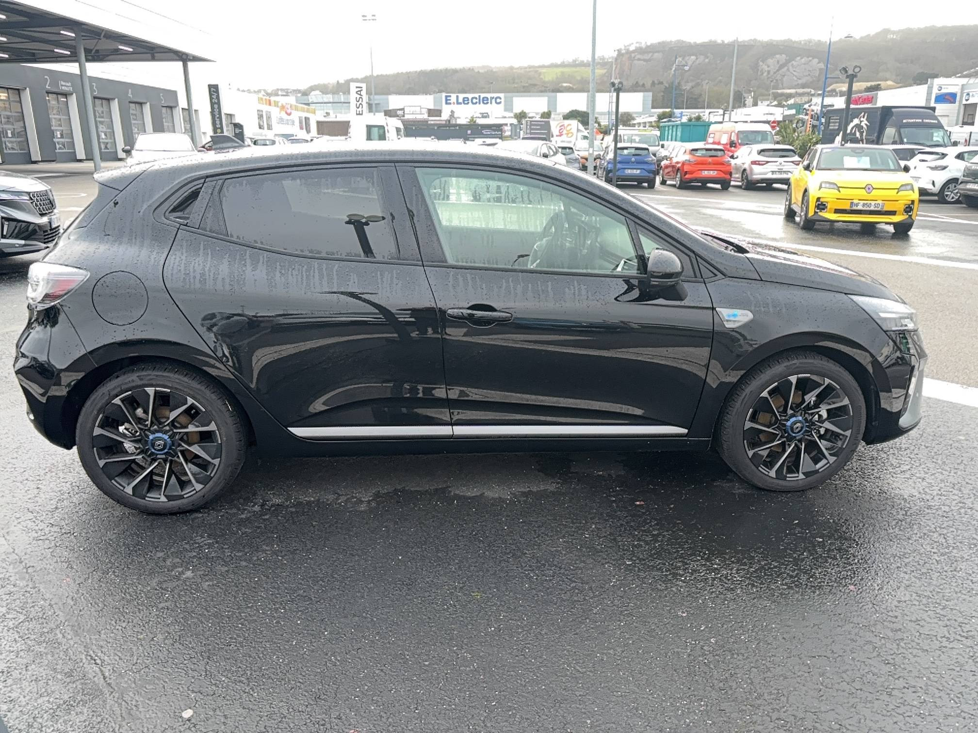 Vente en ligne Renault Clio 5 Clio E-Tech full hybrid 145 ch GSR2 au prix de 19 590 €