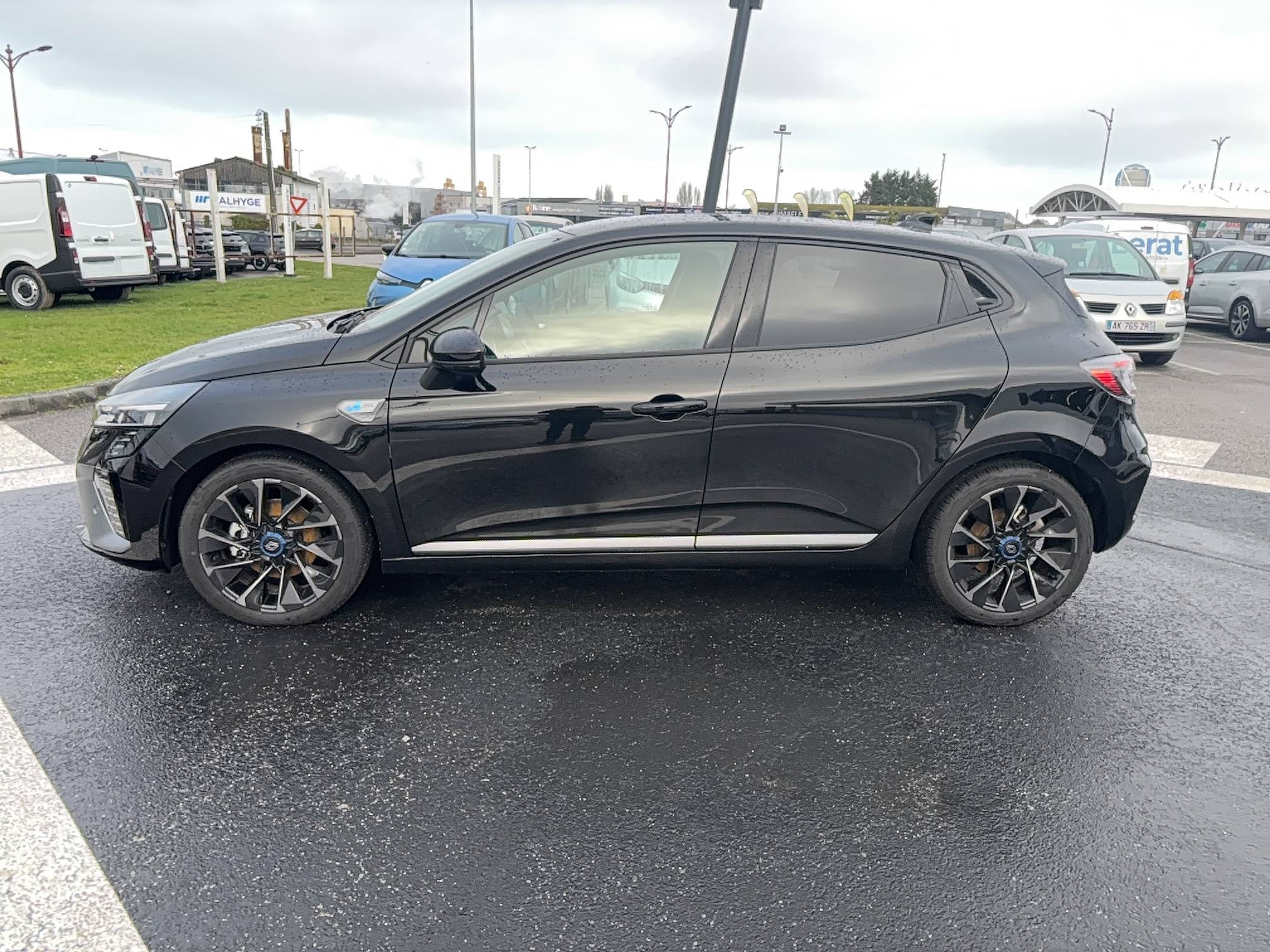 Vente en ligne Renault Clio 5 Clio E-Tech full hybrid 145 ch GSR2 au prix de 19 590 €