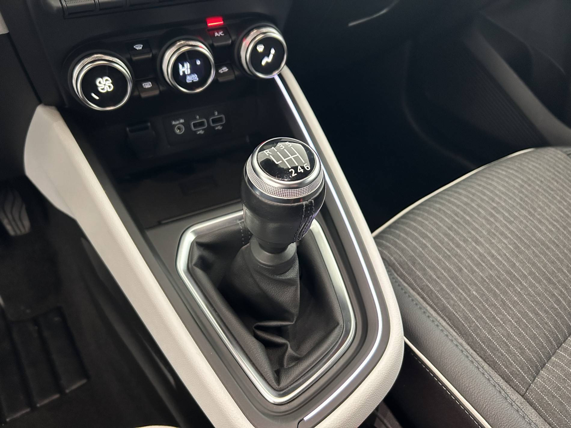 Vente en ligne Renault Clio 5 Clio TCe 90 - 21N au prix de 14 990 €