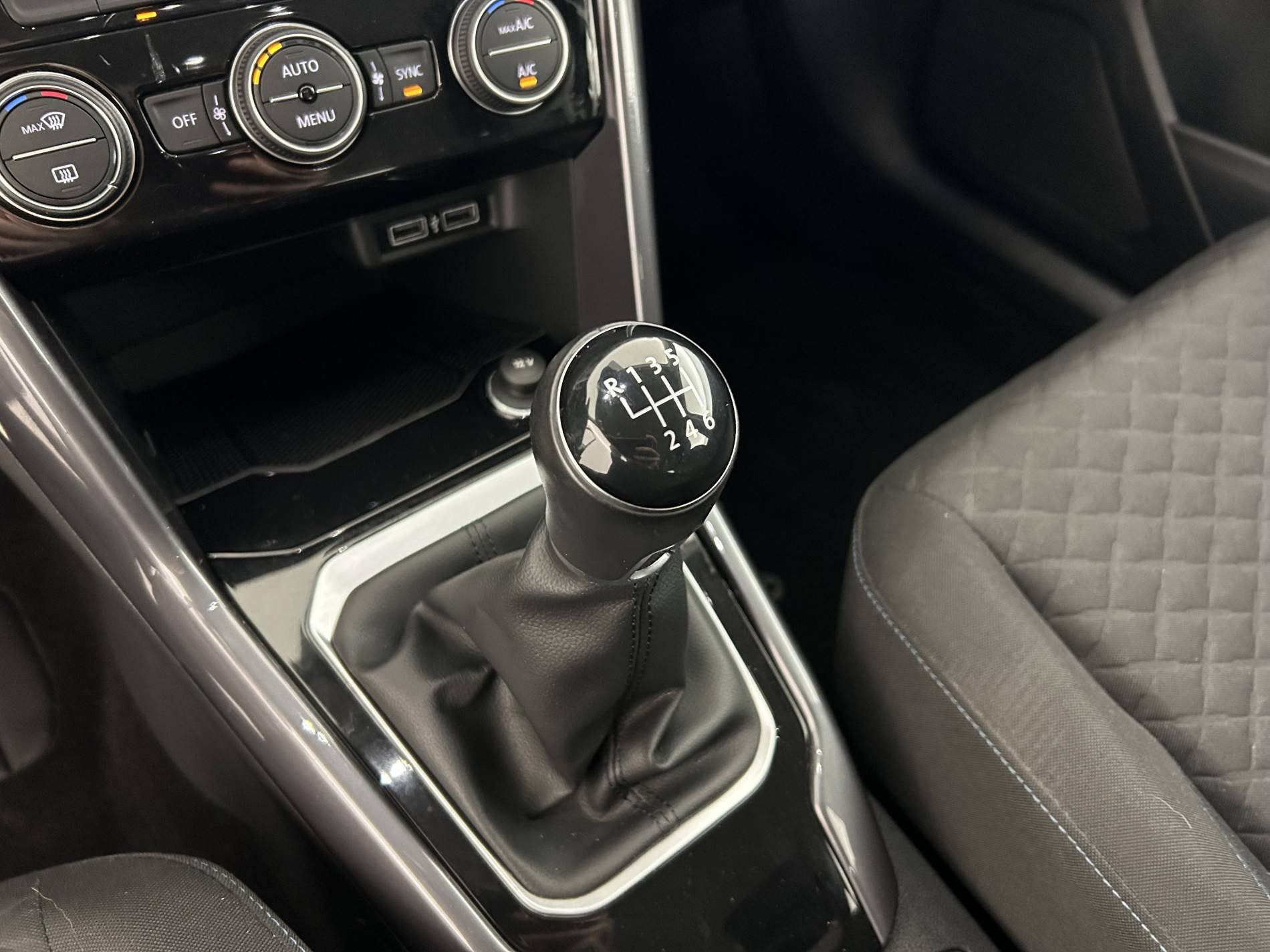 Vente en ligne Volkswagen T-Roc  1.0 TSI 115 Start/Stop BVM6 au prix de 18 590 €