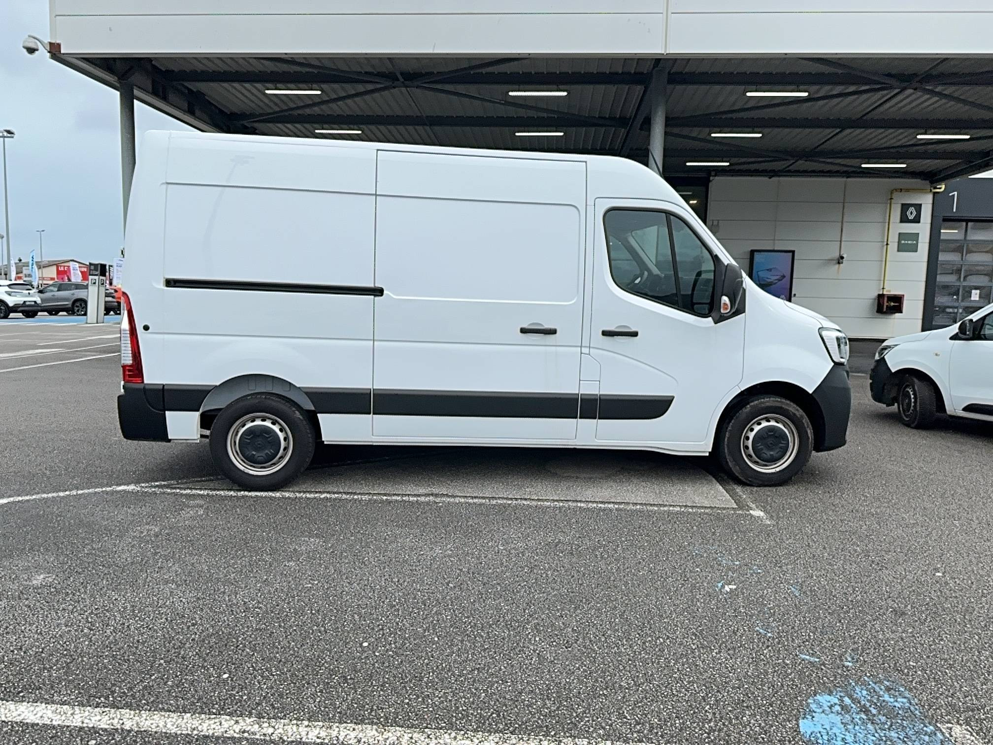 Vente en ligne Renault Master E-Tech MASTER ELECTRIQUE FGN L2H2 F3500 EV52 au prix de 26 900 €