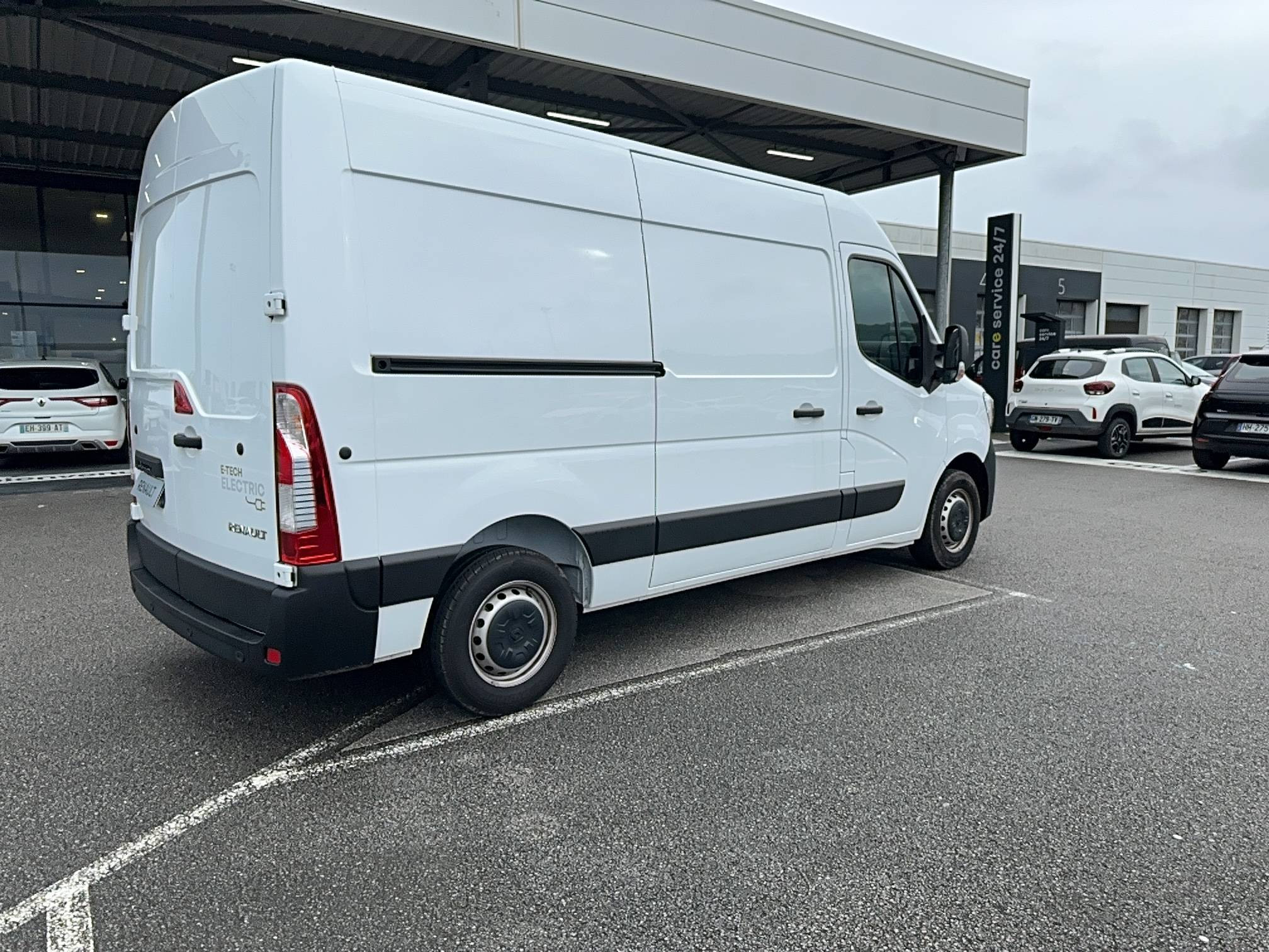 Vente en ligne Renault Master E-Tech MASTER ELECTRIQUE FGN L2H2 F3500 EV52 au prix de 26 900 €