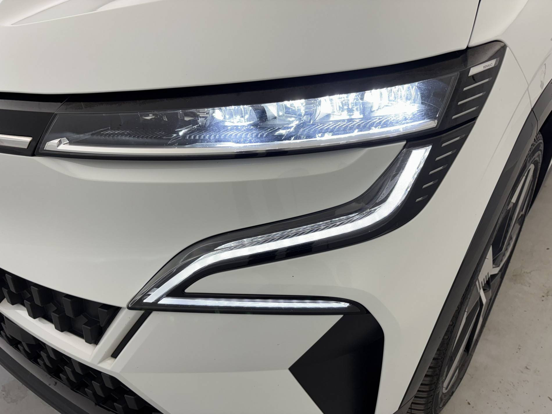 Vente en ligne Renault Megane E-Tech  EV60 220 ch super charge au prix de 23 490 €