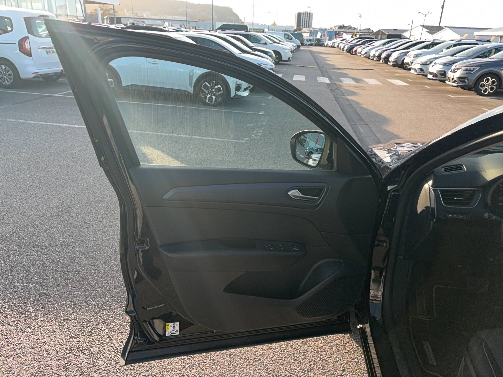 Vente en ligne Renault Arkana  E-Tech hybride 145 - 22 au prix de 21 190 €