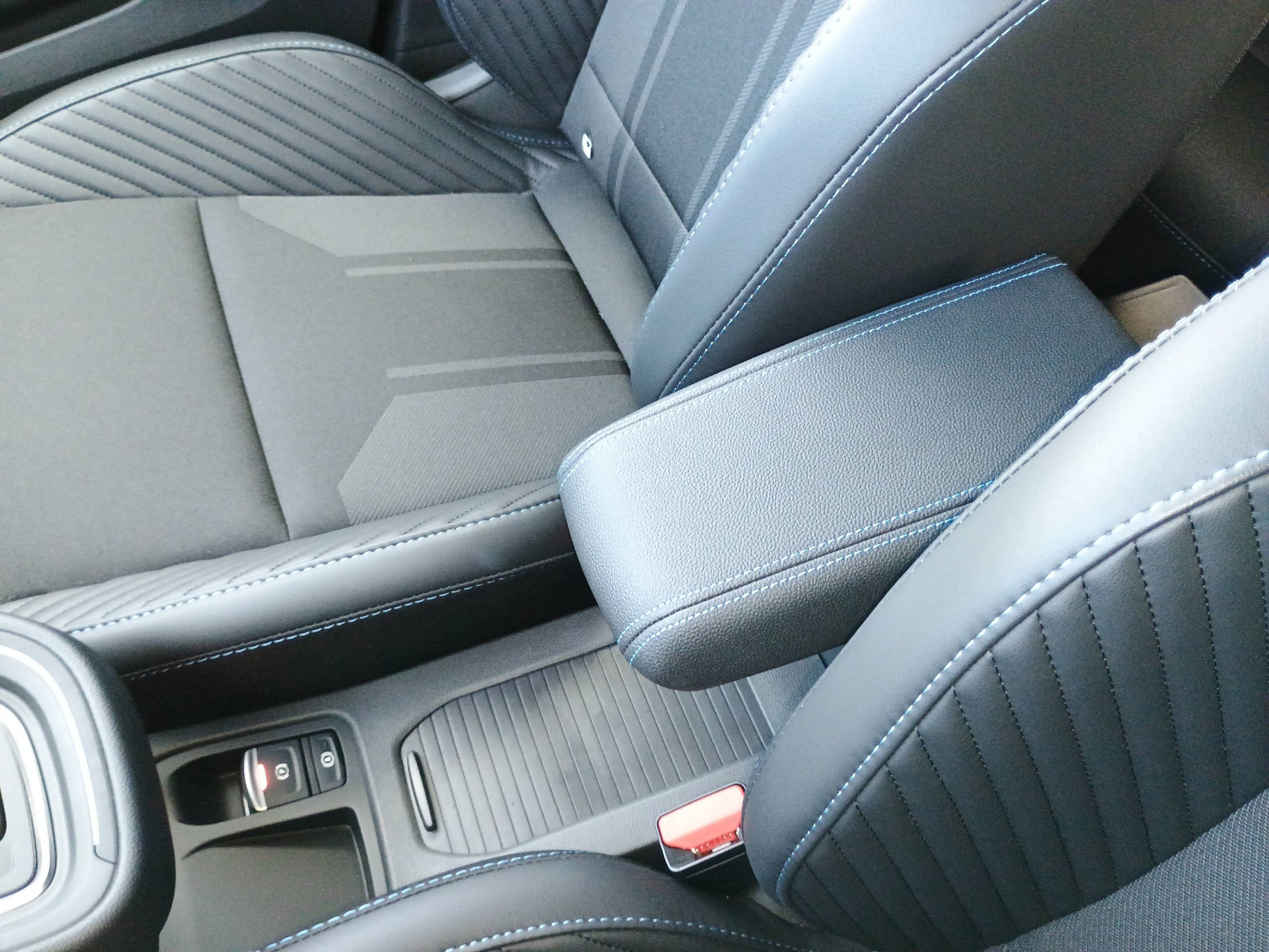 Vente en ligne Renault Clio 5 Clio E-Tech full hybrid 145 ch GSR2 au prix de 24 490 €