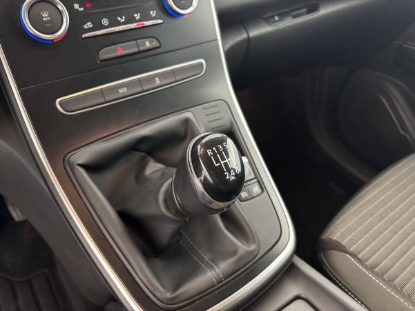 Vente en ligne Renault Scenic 4 Scenic Blue dCi 120 au prix de 16 990 €
