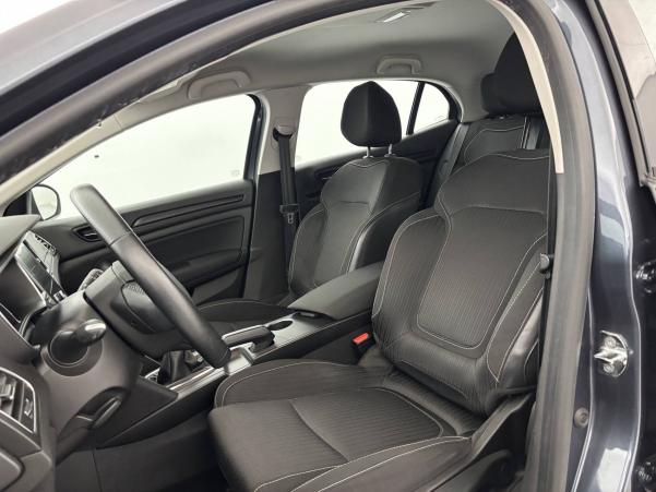 Vente en ligne Renault Megane 4 Mégane IV Berline Blue dCi 115 au prix de 14 390 €