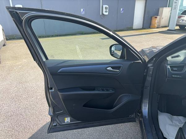 Vente en ligne Renault Arkana  mild hybrid 140 EDC FAP - 22 au prix de 21 990 €